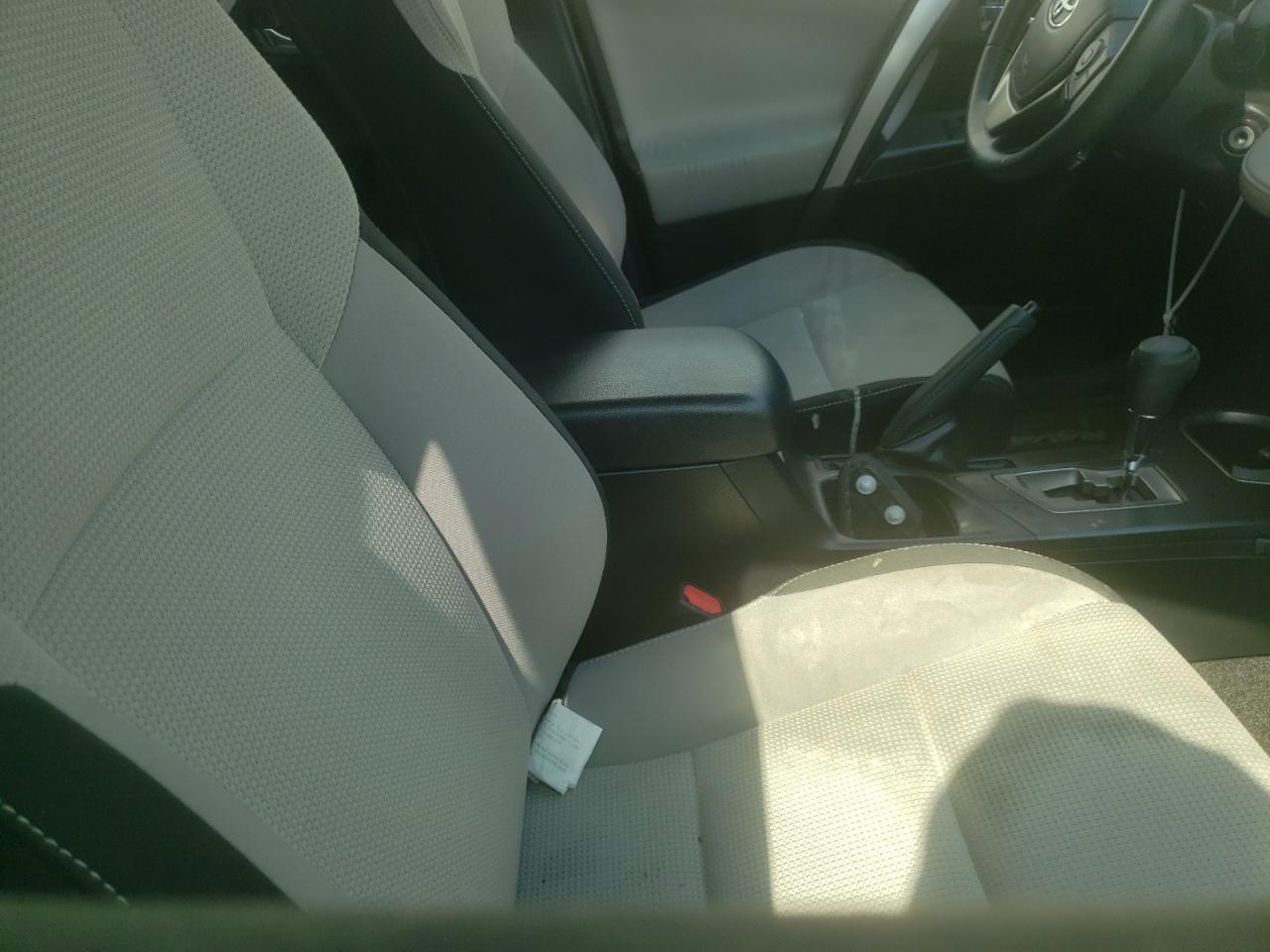 Photo 5 from auction – 2017 TOYOTA RAV4 XLE with VIN JTMRFREV8HD206105