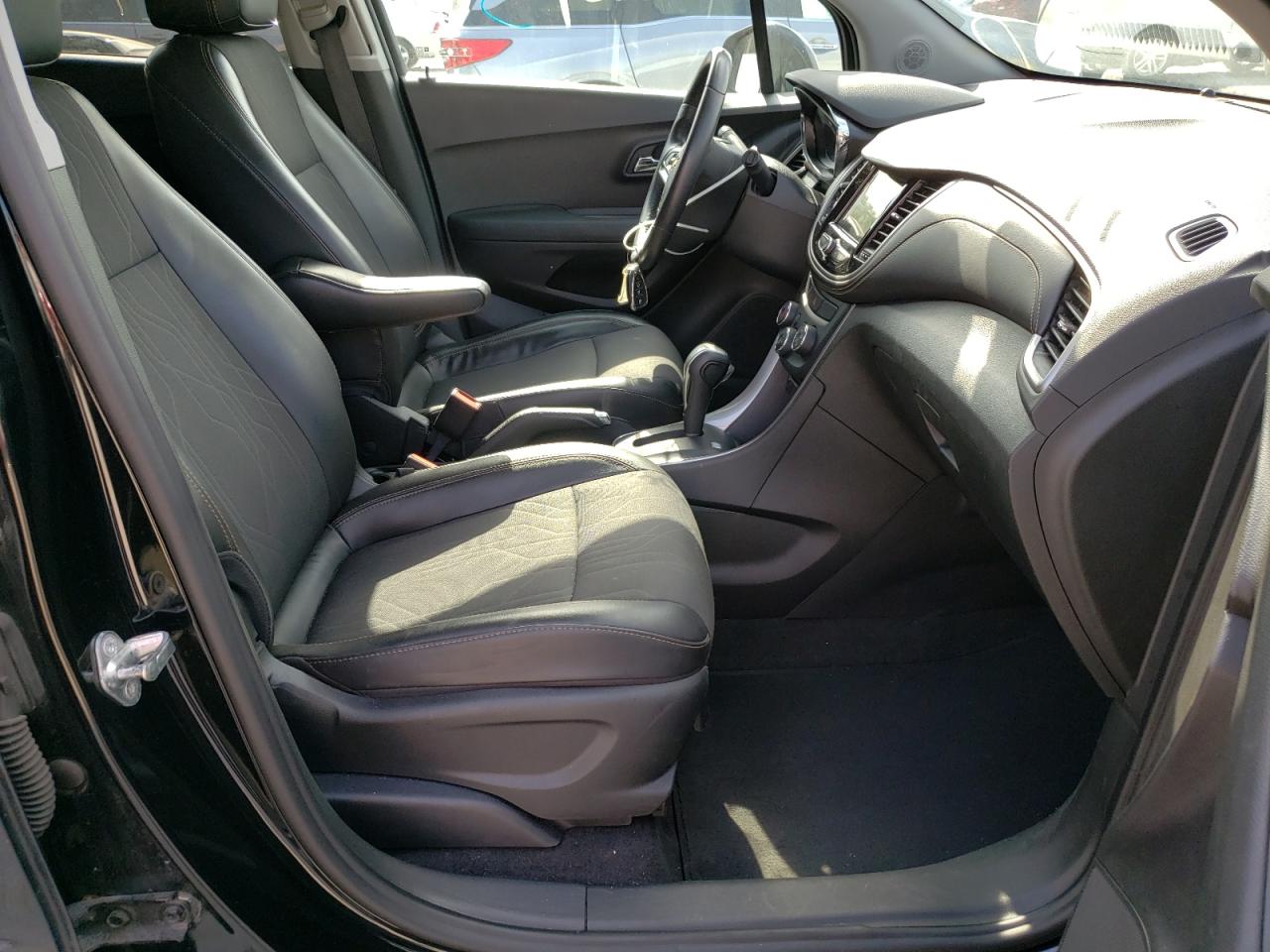 Photo 5 from auction – 2018 CHEVROLET TRAX 1LT with VIN 3GNCJLSB4JL292533