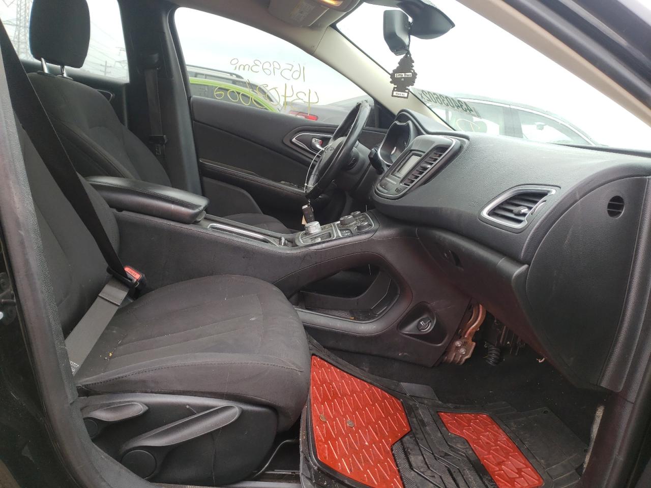 Photo 5 from auction – 2015 CHRYSLER 200 LIMITE with VIN 1C3CCCAB6FN608336