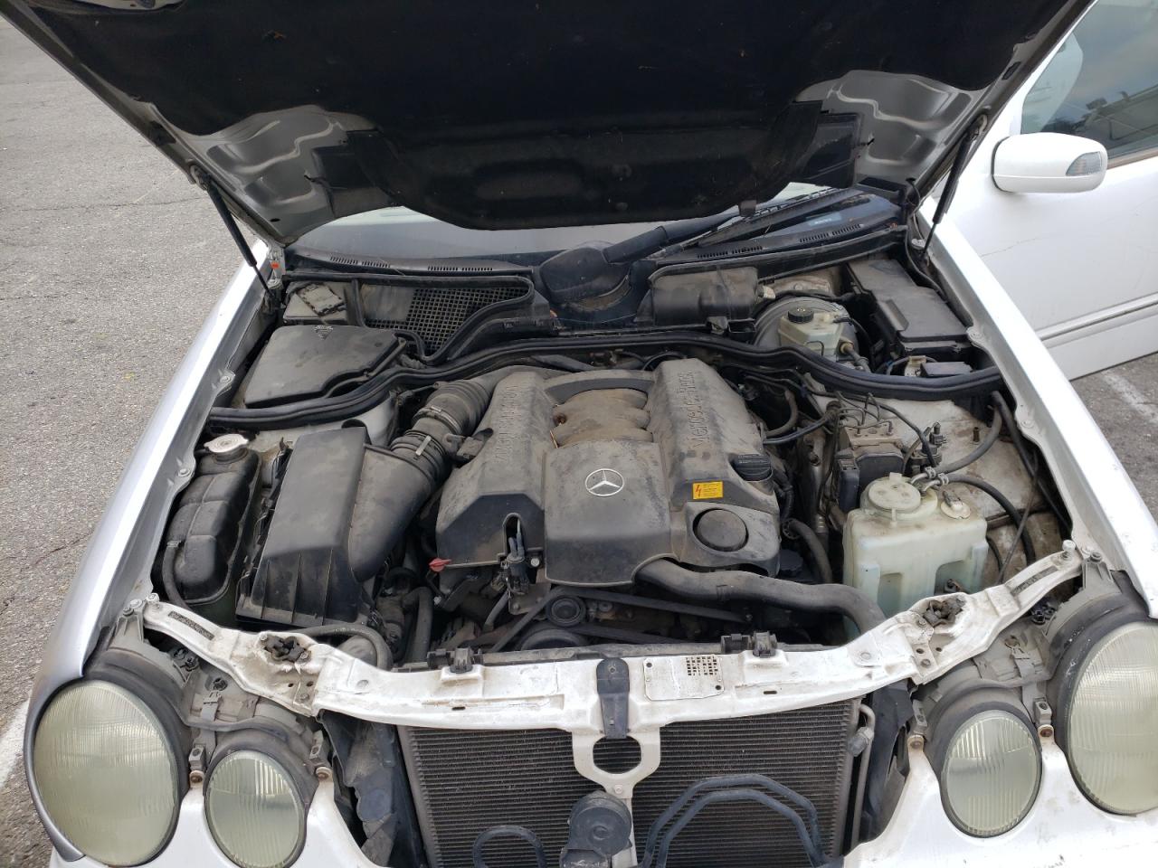 Photo 7 from auction – 2001 MERCEDES-BENZ E 320 with VIN WDBJF65J71B381731