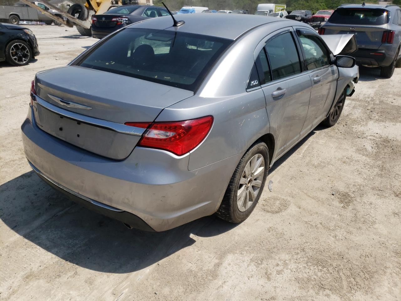 Photo 14 from auction – 2014 CHRYSLER 200 TOURIN with VIN 1C3CCBBG2EN113974