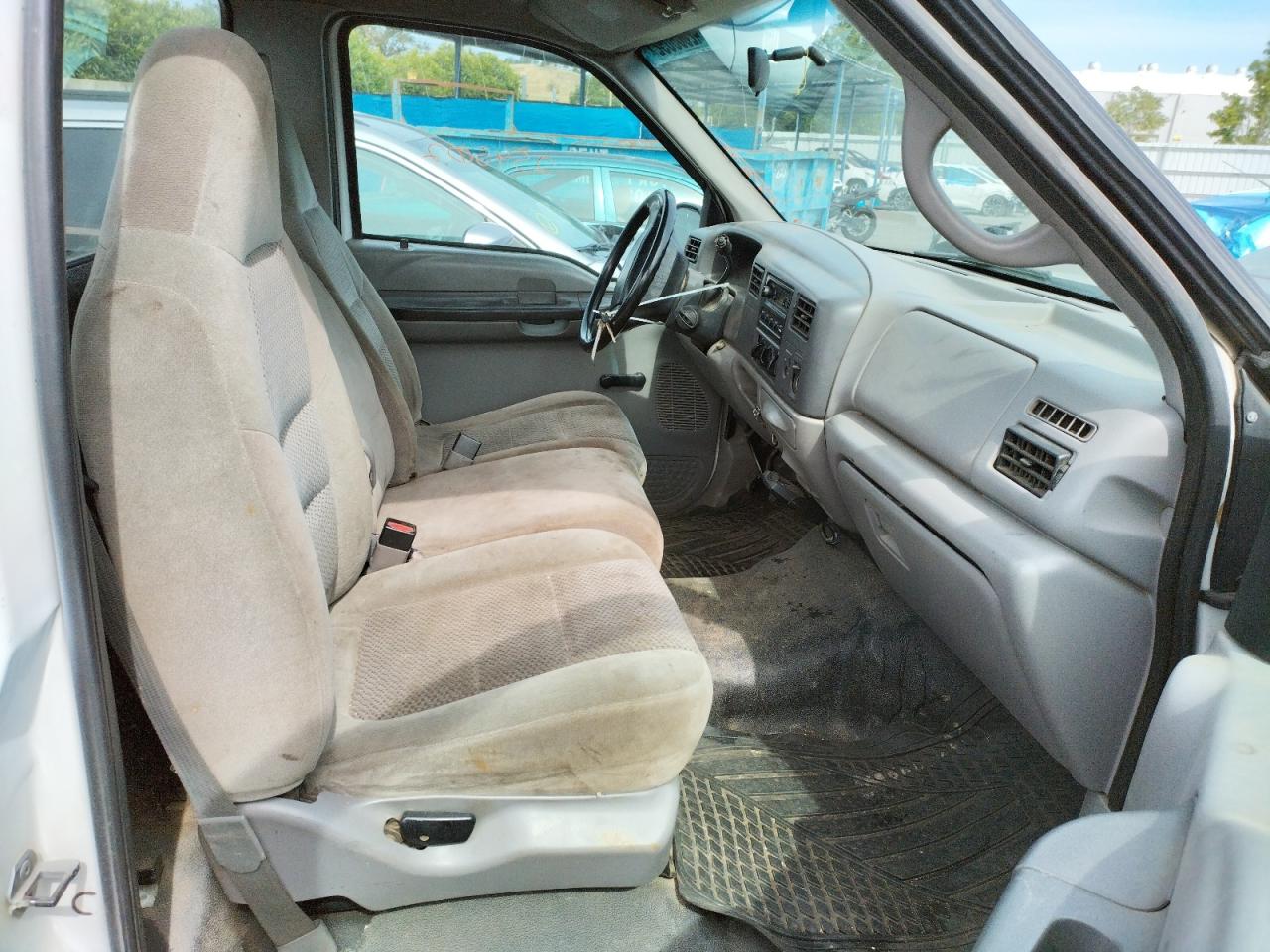 Photo 5 from auction – 2001 FORD F350 SRW S with VIN 3FTSF30F01MA69413