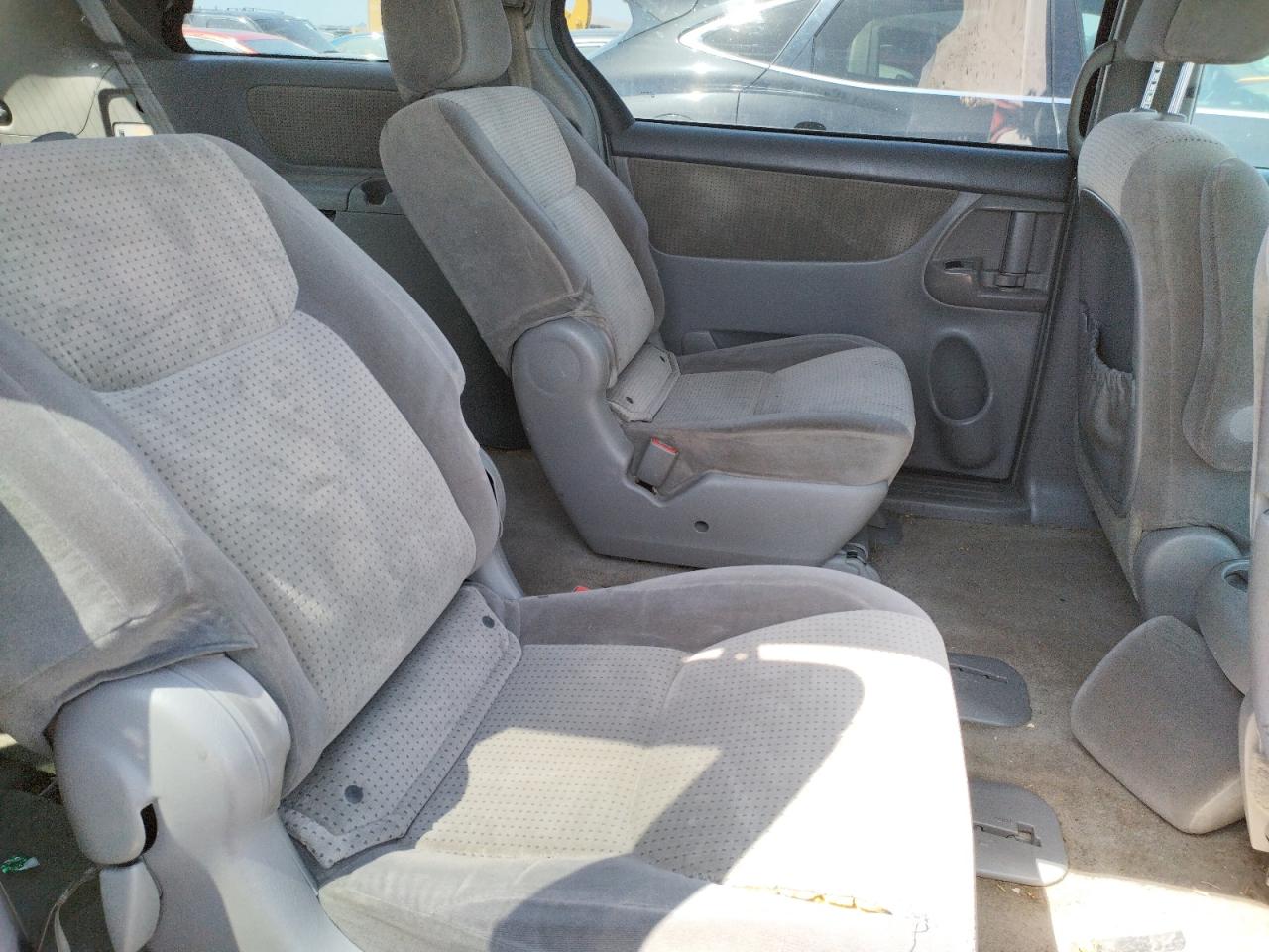 Photo 6 from auction – 2010 TOYOTA SIENNA CE with VIN 5TDKK4CCXAS319131