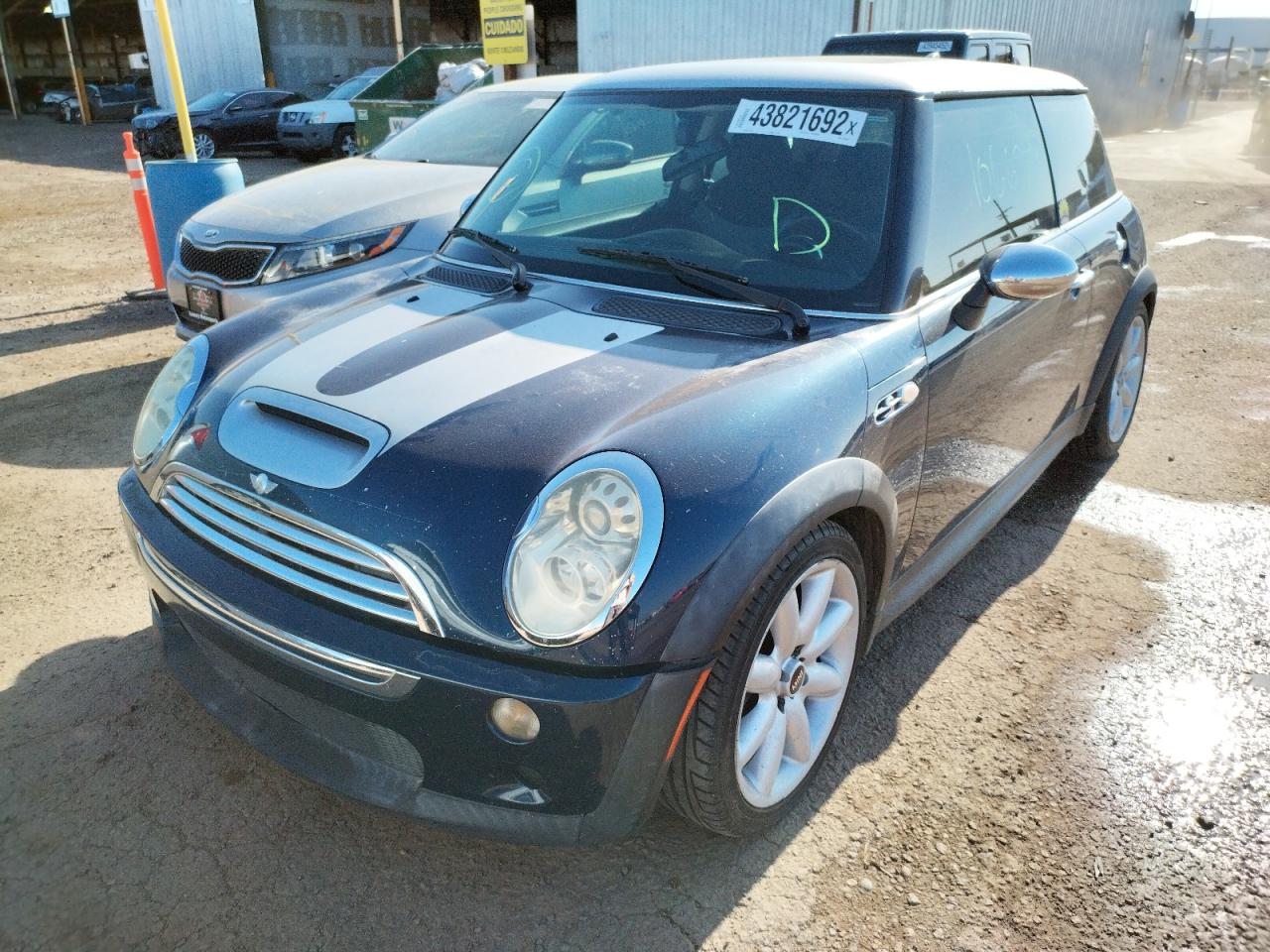 Photo 2 from auction – 2006 MINI COOPER S with VIN WMWRE33546TJ38310