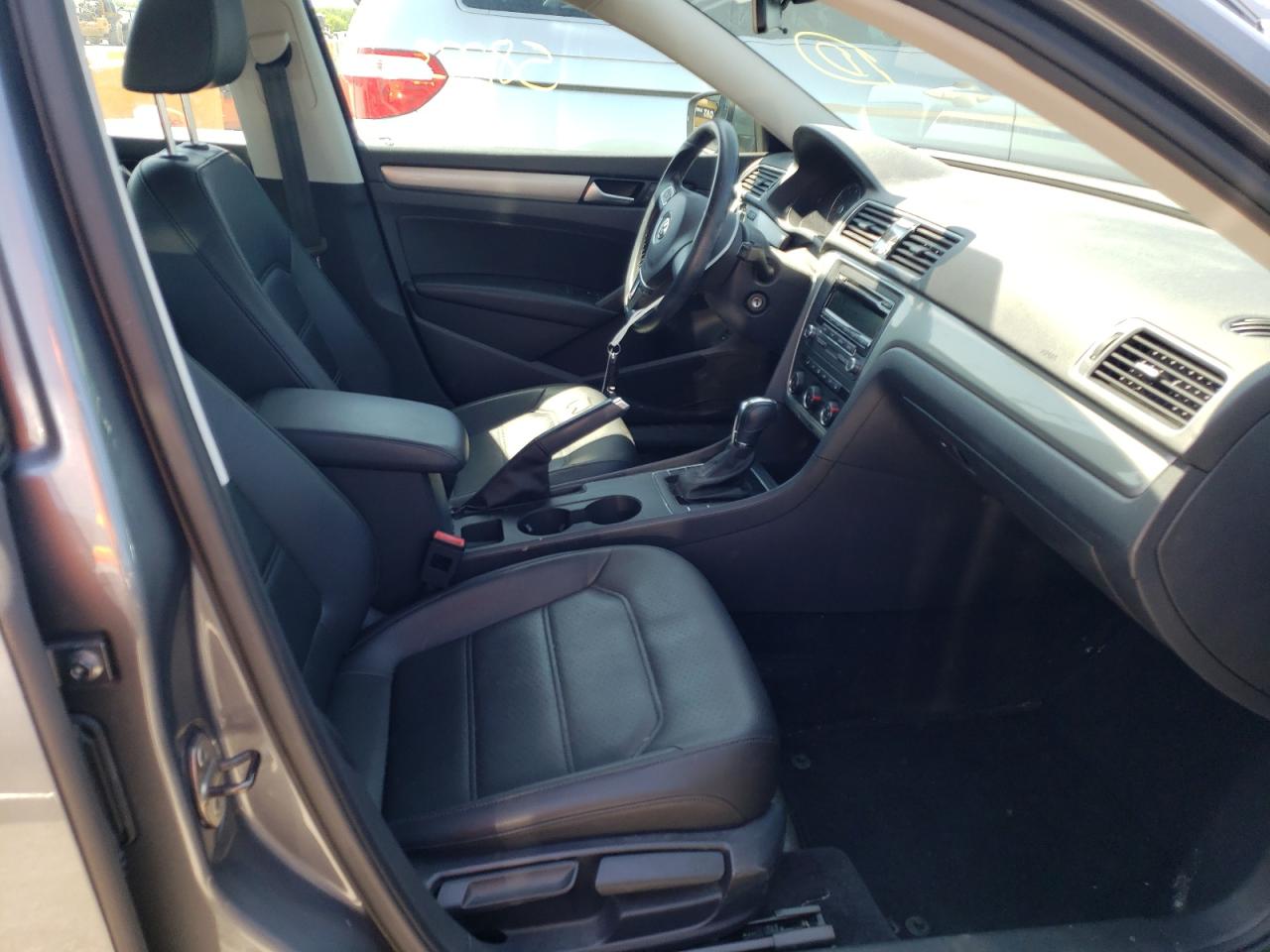 Photo 9 from auction – 2014 VOLKSWAGEN PASSAT S with VIN 1VWAS7A38EC093692