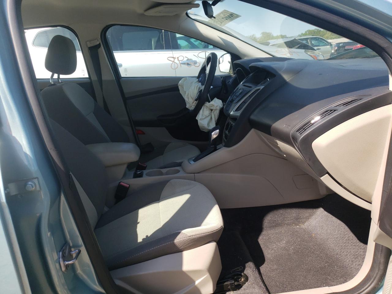 Photo 5 from auction – 2012 FORD FOCUS SE with VIN 1FAHP3F21CL352649