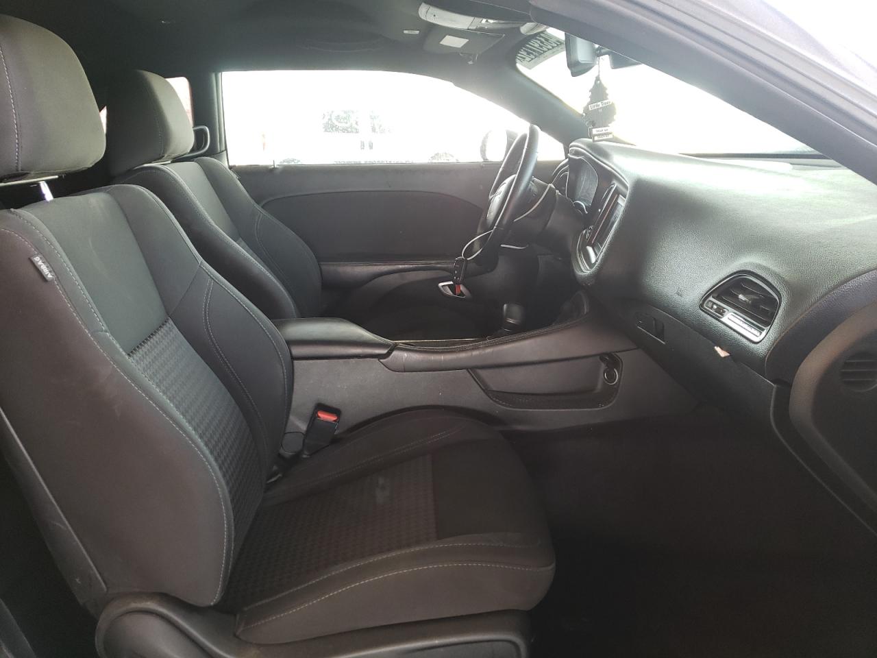 Photo 5 from auction – 2018 DODGE CHALLENGER with VIN 2C3CDZAG9JH332635