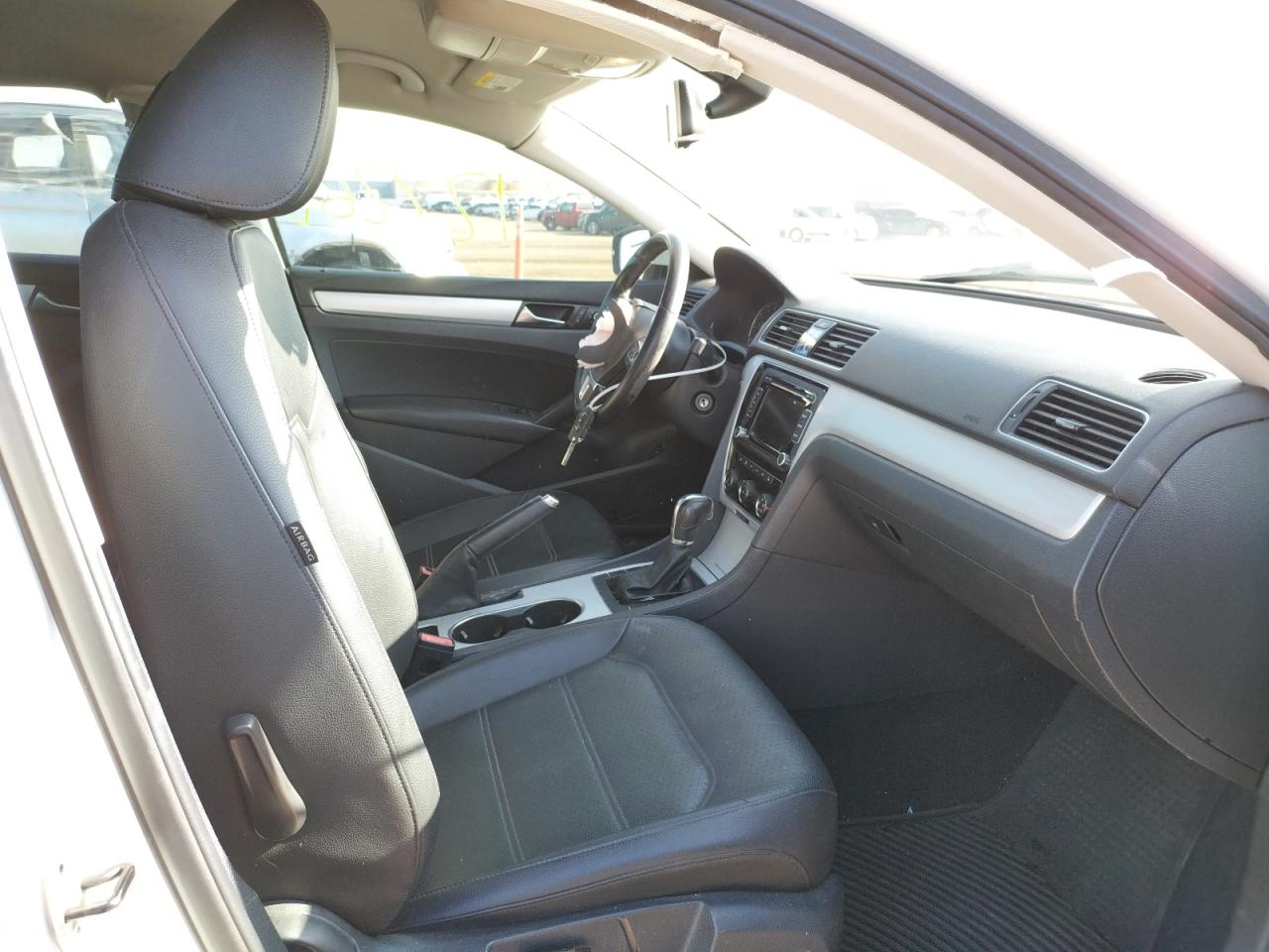 Photo 5 from auction – 2013 VOLKSWAGEN PASSAT SE with VIN 1VWBP7A32DC089996