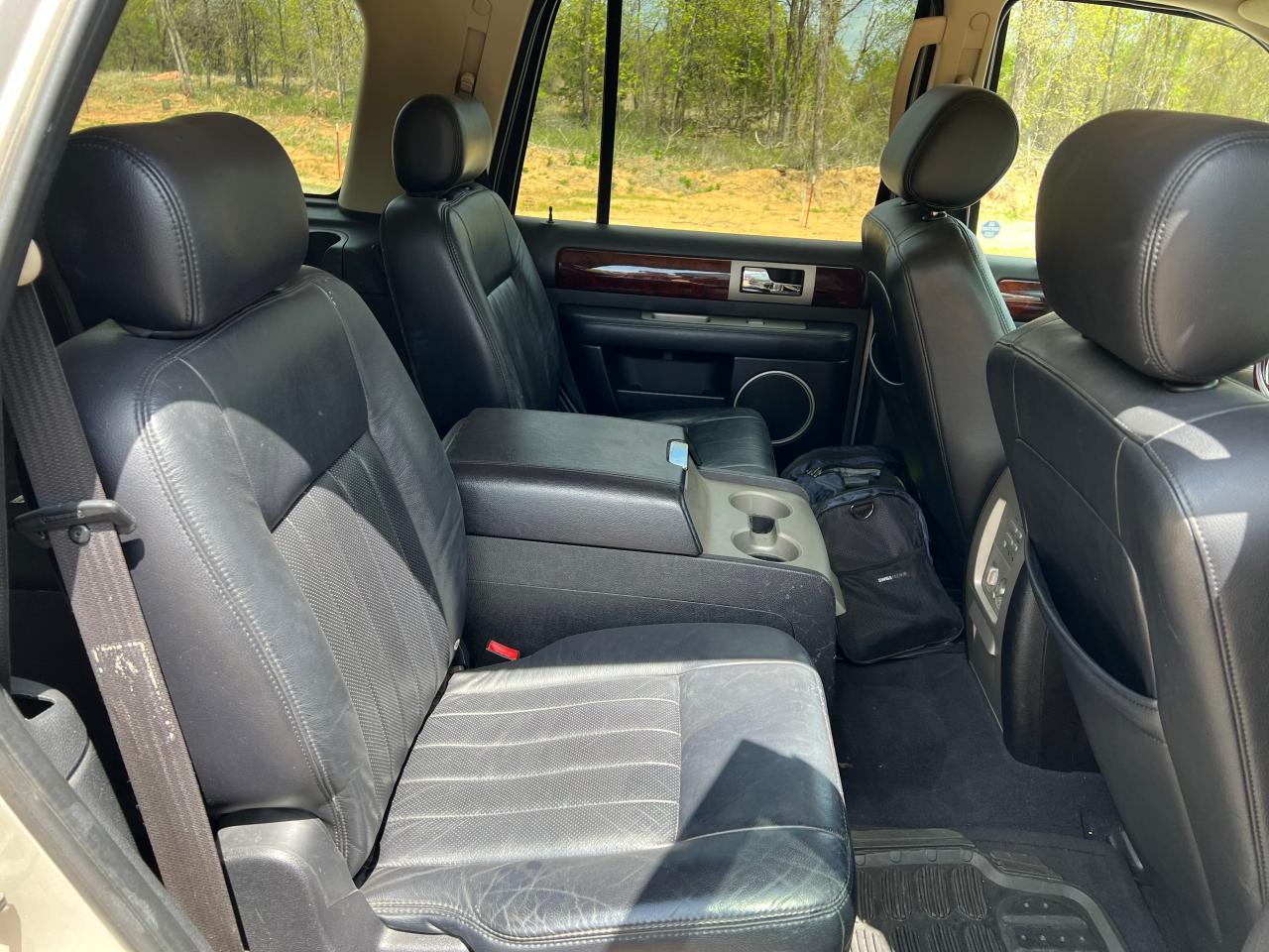 Photo 6 from auction – 2003 LINCOLN NAVIGATOR with VIN 5LMFU28R63LJ15453