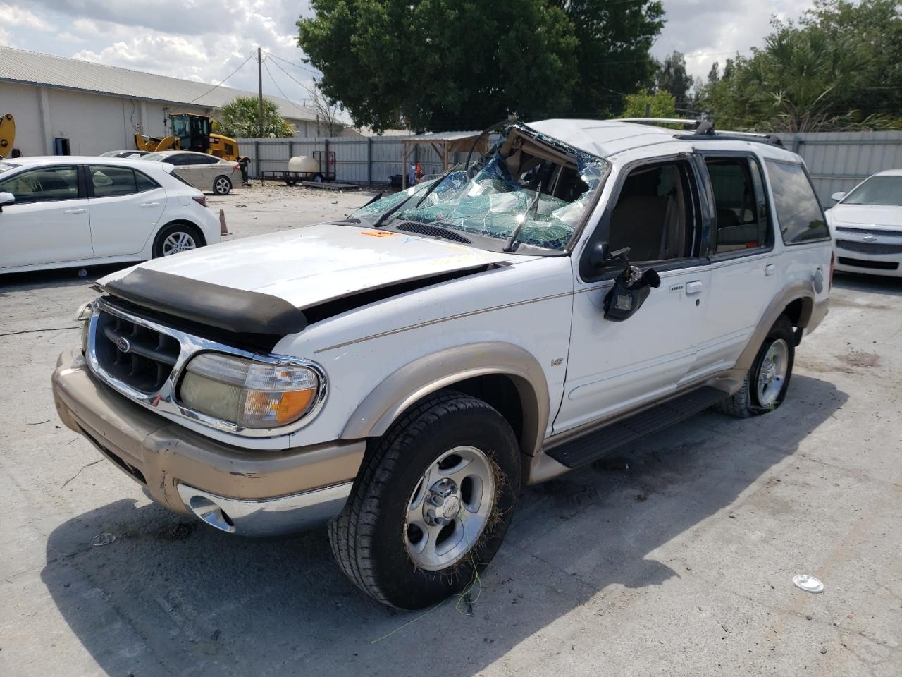 Photo 2 from auction – 2000 FORD EXPLORER E with VIN 1FMZU64P6YZB13881