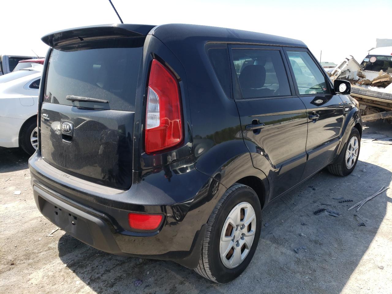 Photo 4 from auction – 2013 KIA SOUL with VIN KNDJT2A58D7513530
