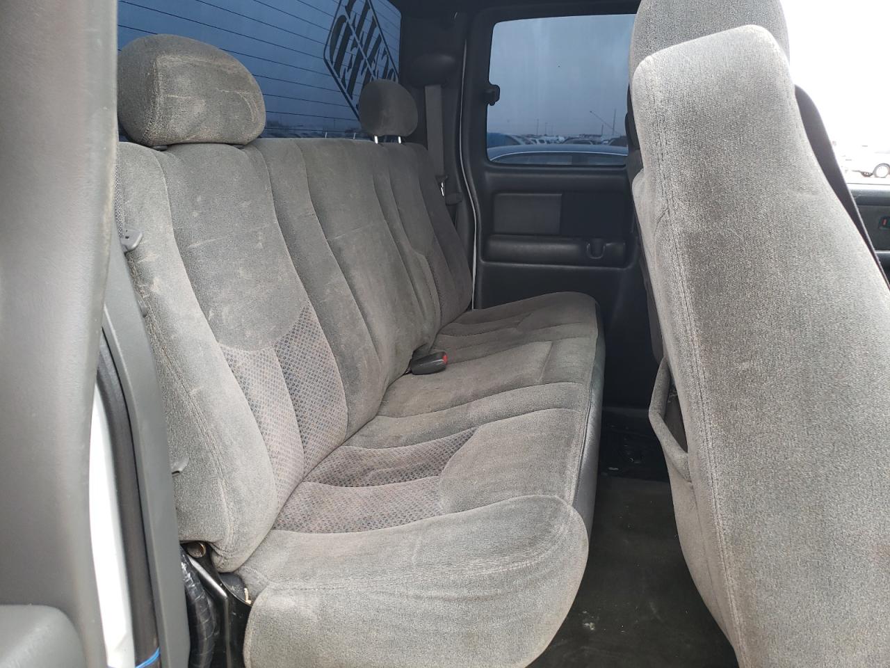 Photo 6 from auction – 2003 CHEVROLET SILVERADO with VIN 2GCEK19V631114582