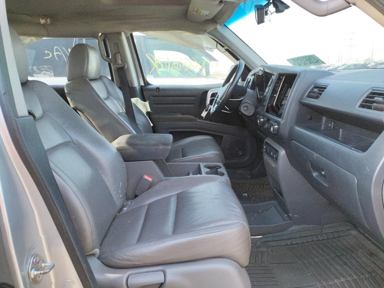 Photo 5 from auction – 2010 HONDA RIDGELINE with VIN 5FPYK1F5XAB007988