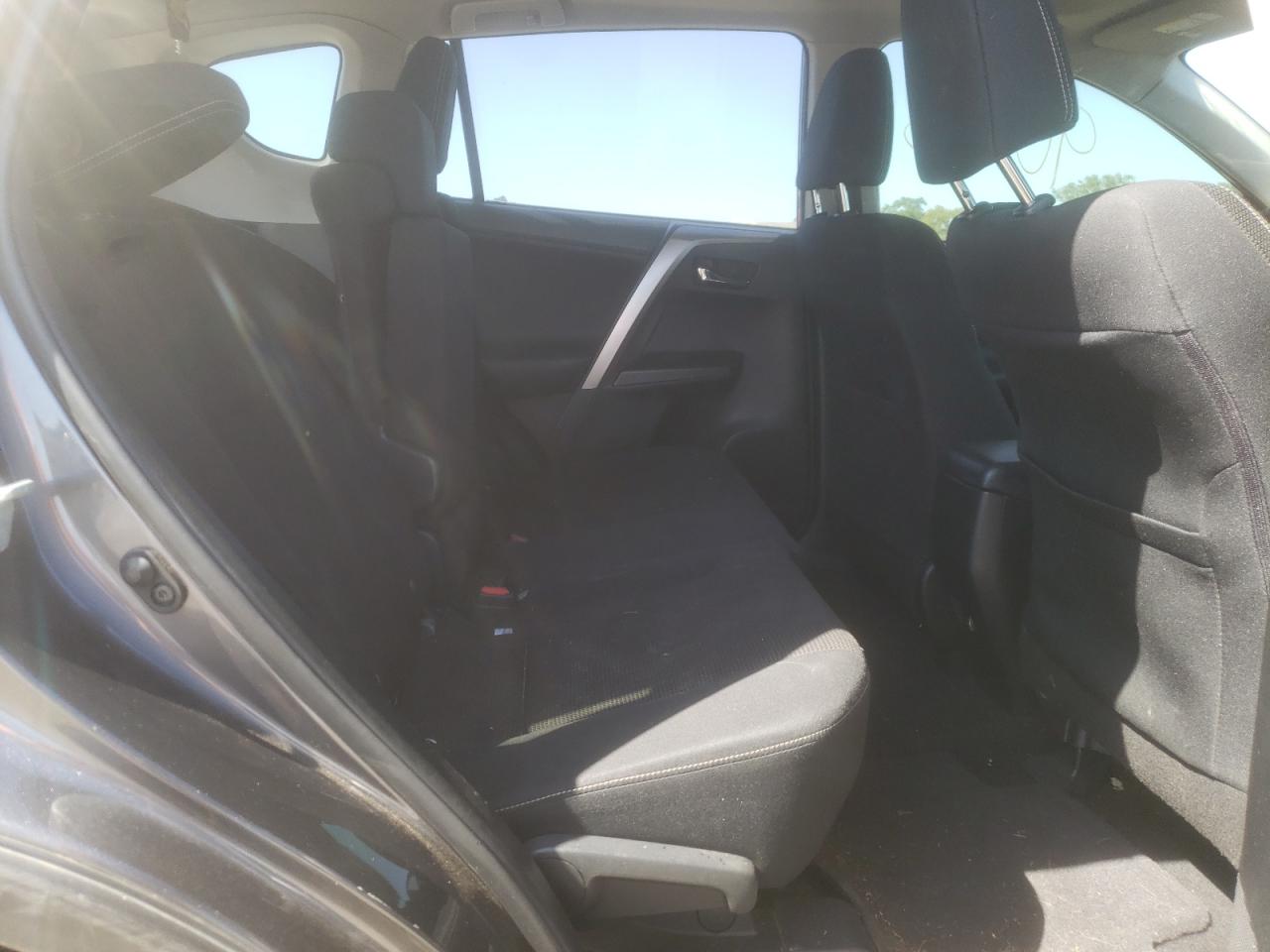 Photo 6 from auction – 2016 TOYOTA RAV4 XLE with VIN JTMWFREV7GJ100585