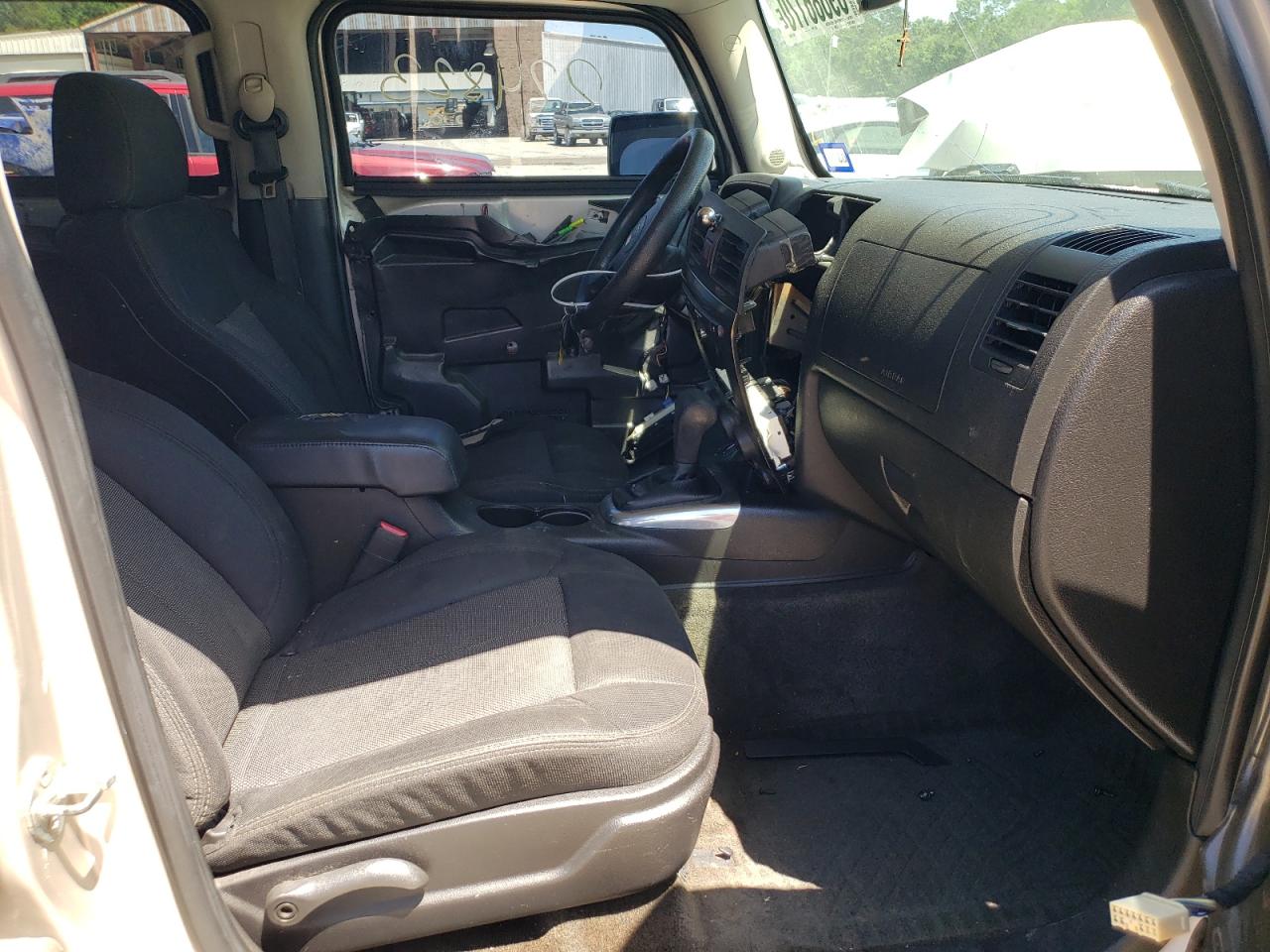 Photo 5 from auction – 2008 HUMMER H3 with VIN 5GTEN13E688120847