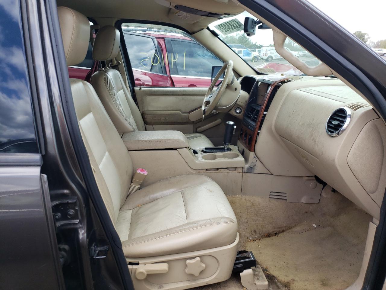 Photo 5 from auction – 2006 FORD EXPLORER E with VIN 1FMEU74E46UA89285