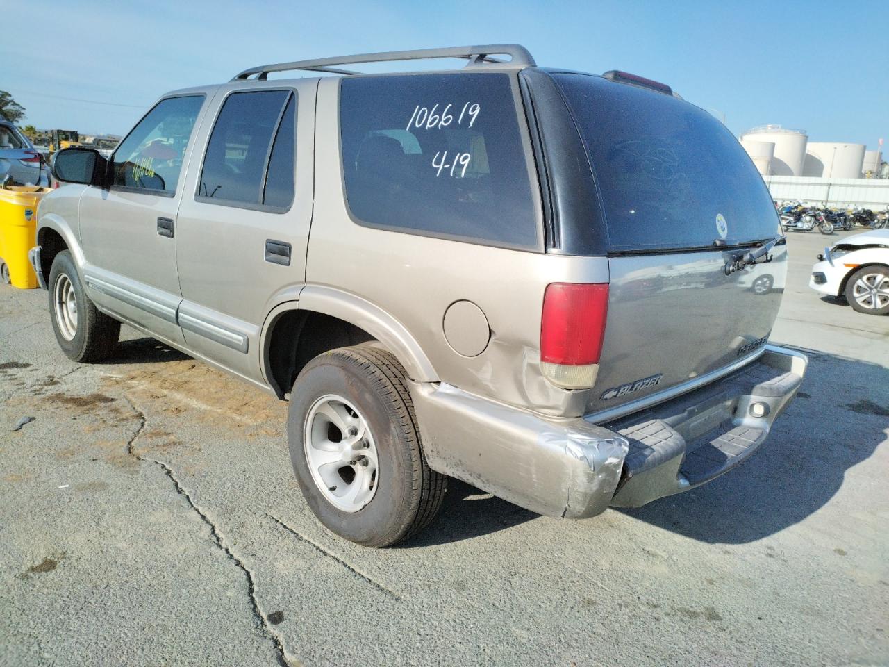 Photo 3 from auction – 2001 CHEVROLET BLAZER with VIN 1GNCS13W11K168210