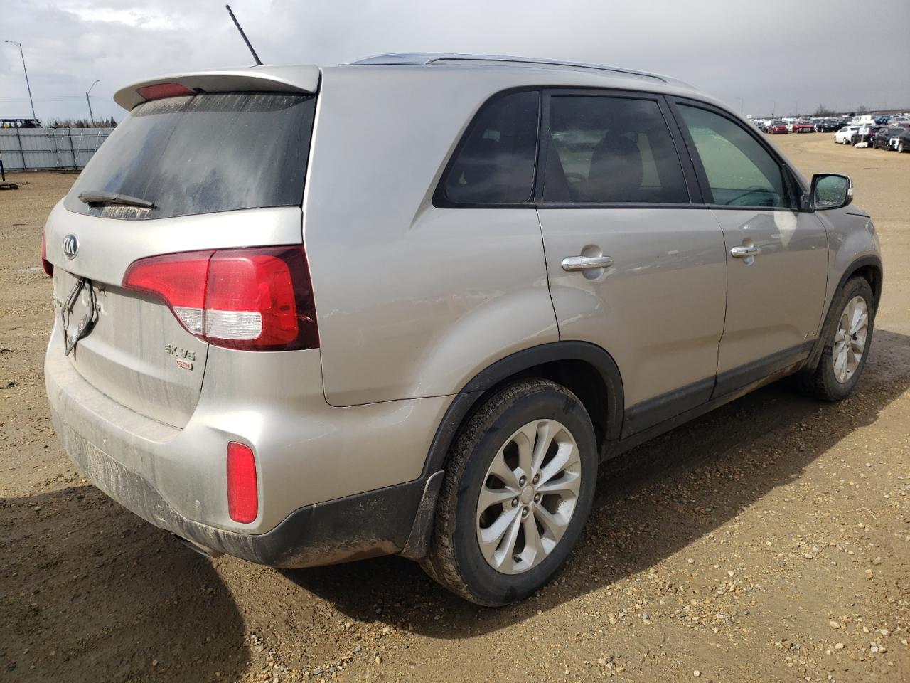 Photo 4 from auction – 2015 KIA SORENTO EX with VIN 5XYKUDA76FG551360