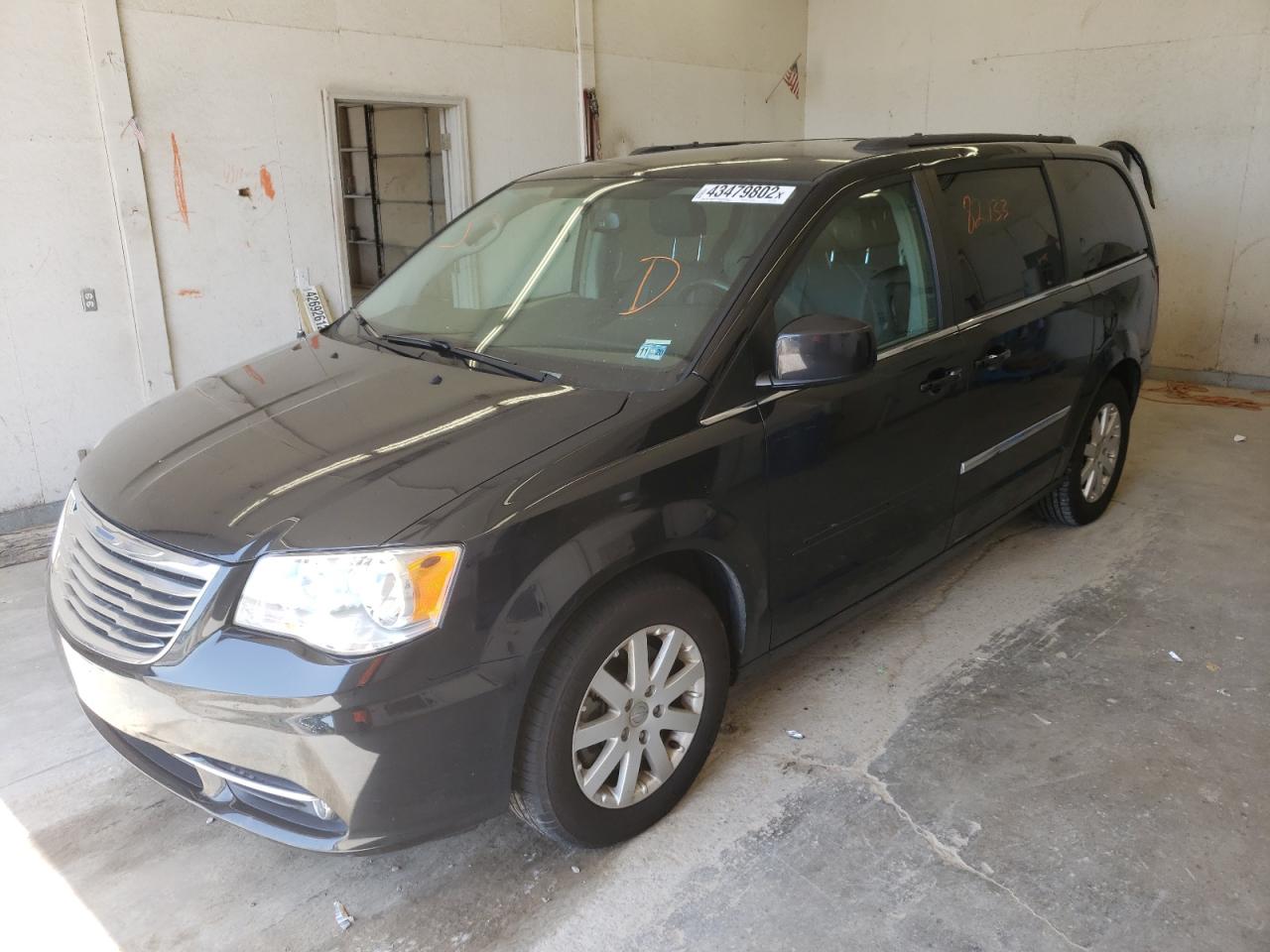 Photo 2 from auction – 2015 CHRYSLER TOWN & COU with VIN 2C4RC1BG2FR578016