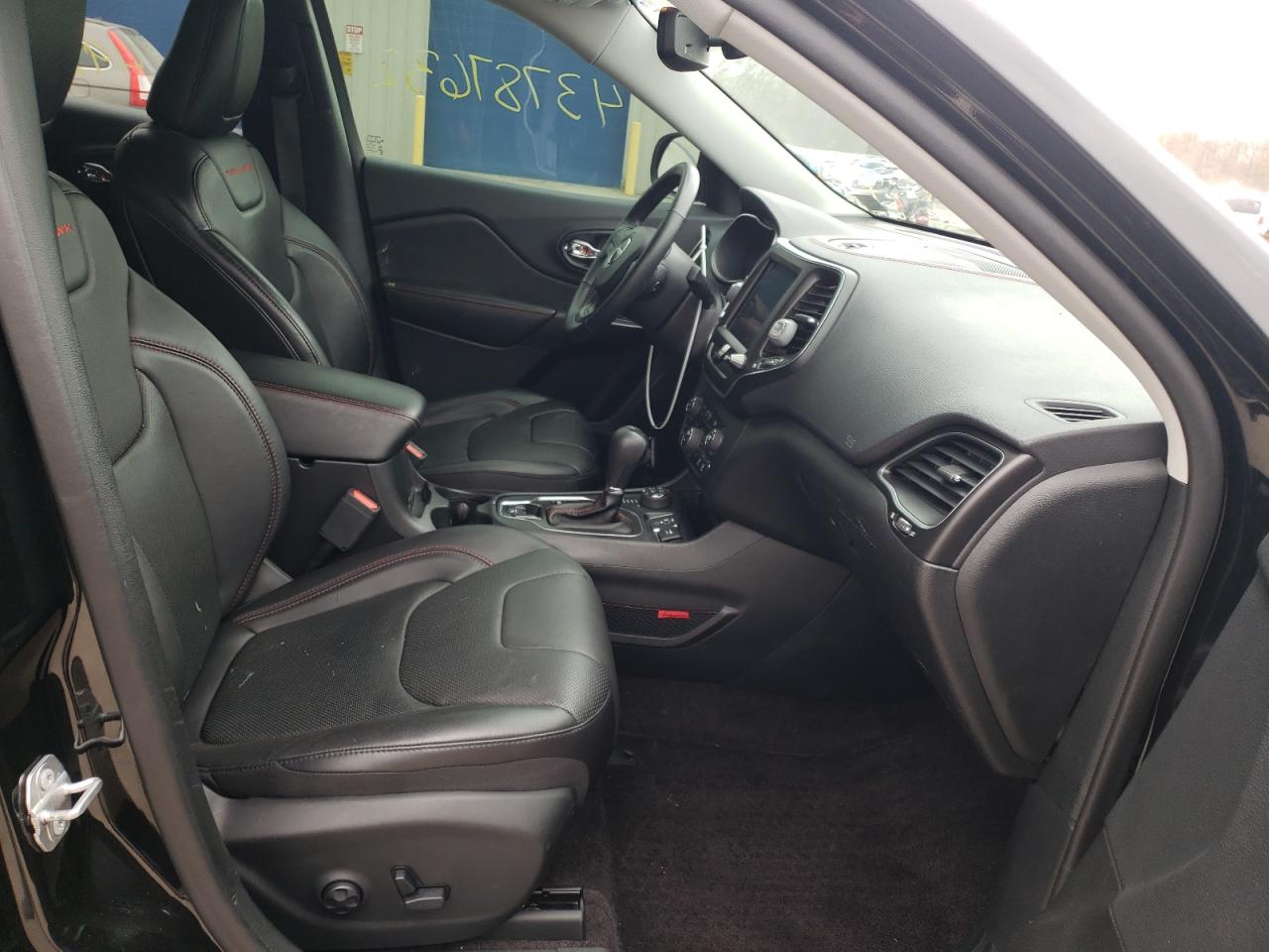 Photo 5 from auction – 2019 JEEP CHEROKEE T with VIN 1C4PJMBX4KD256229