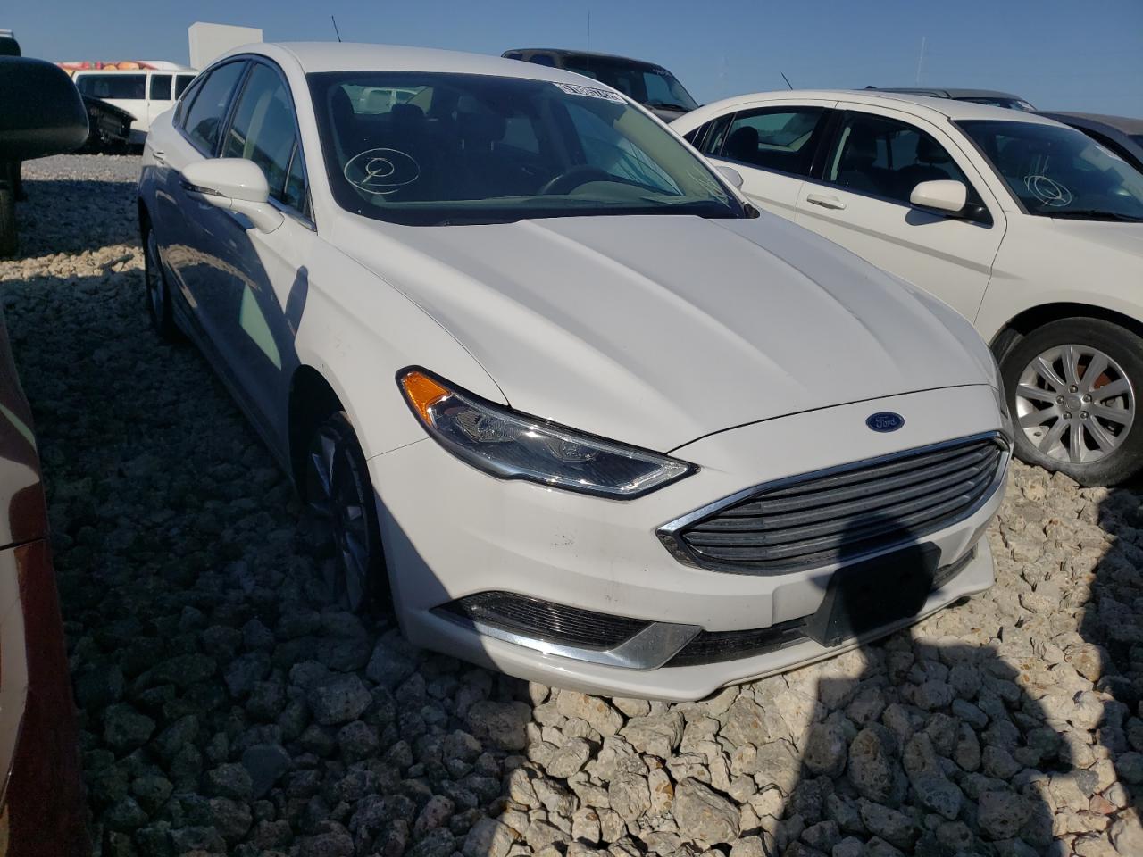 FORD FUSION SE 2018 with VIN 3FA6P0LU9JR281887 - Photo from auction