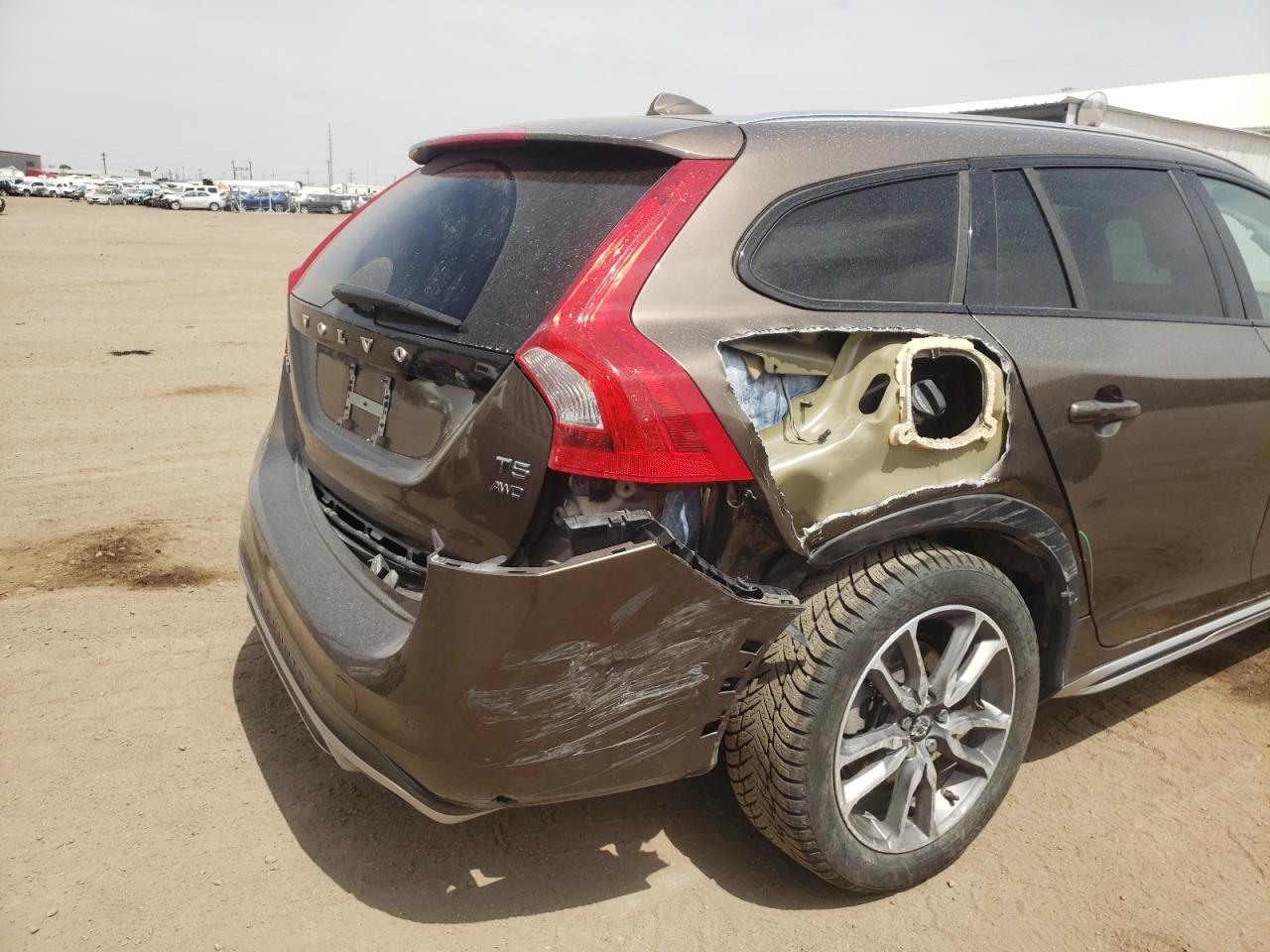 Photo 9 from auction – 2016 VOLVO V60 CROSS with VIN YV4612HK3G1007910
