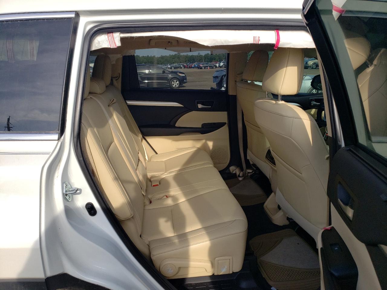 Photo 6 from auction – 2018 TOYOTA HIGHLANDER with VIN 5TDKZRFHXJS534296
