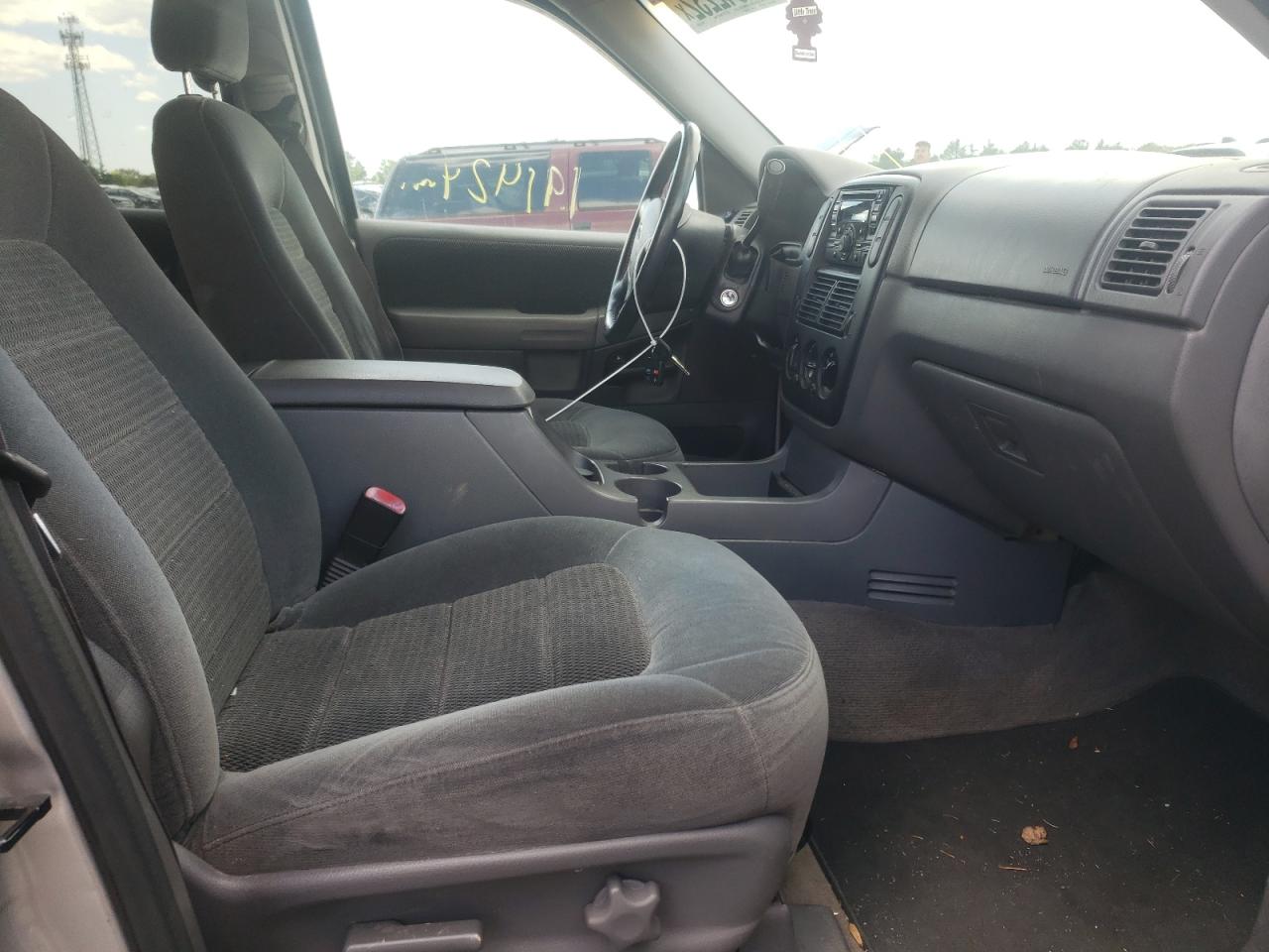 Photo 5 from auction – 2002 FORD EXPLORER X with VIN 1FMZU73K22UD34247