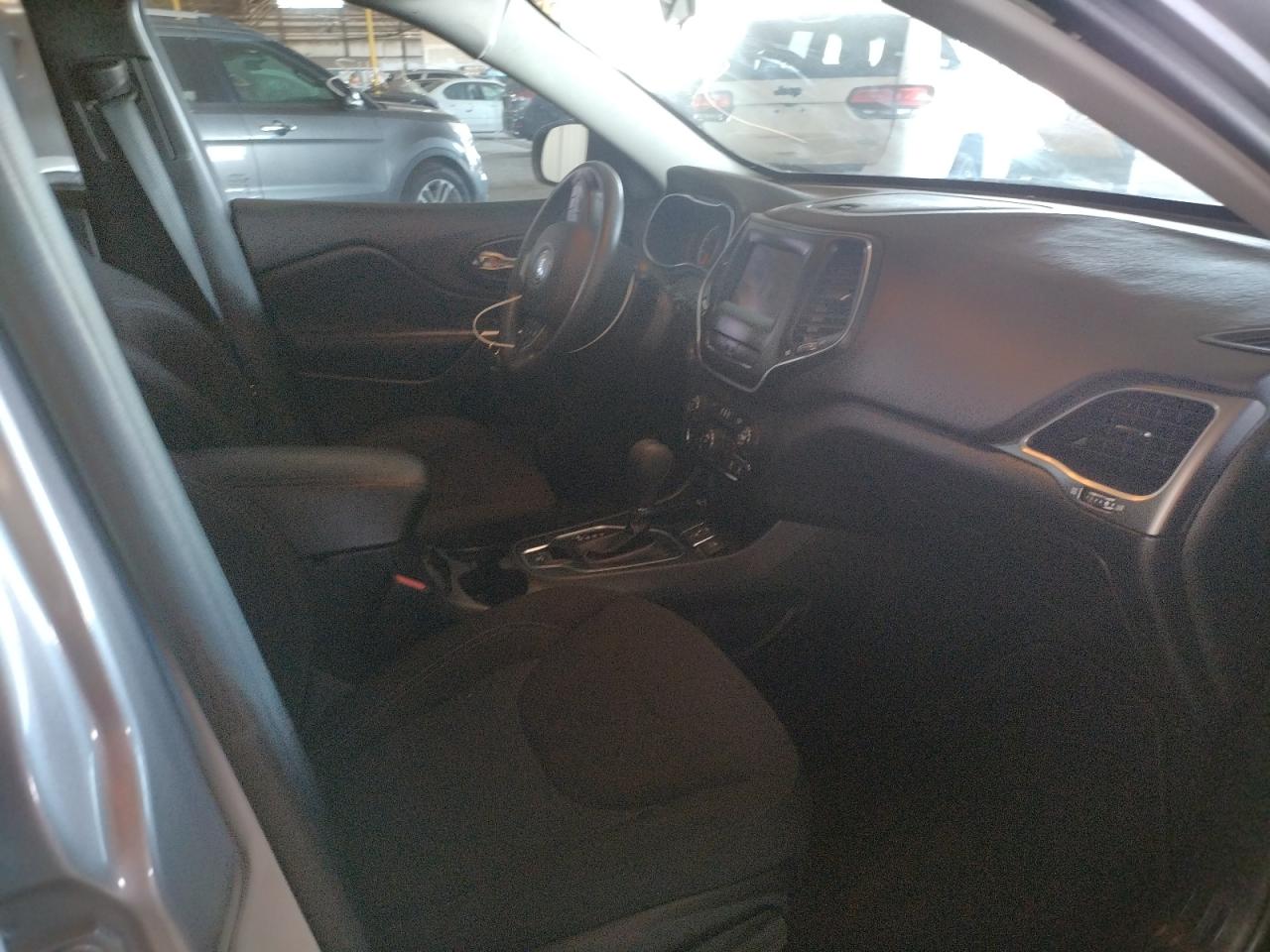 Photo 5 from auction – 2019 JEEP CHEROKEE L with VIN 1C4PJLCB5KD473981