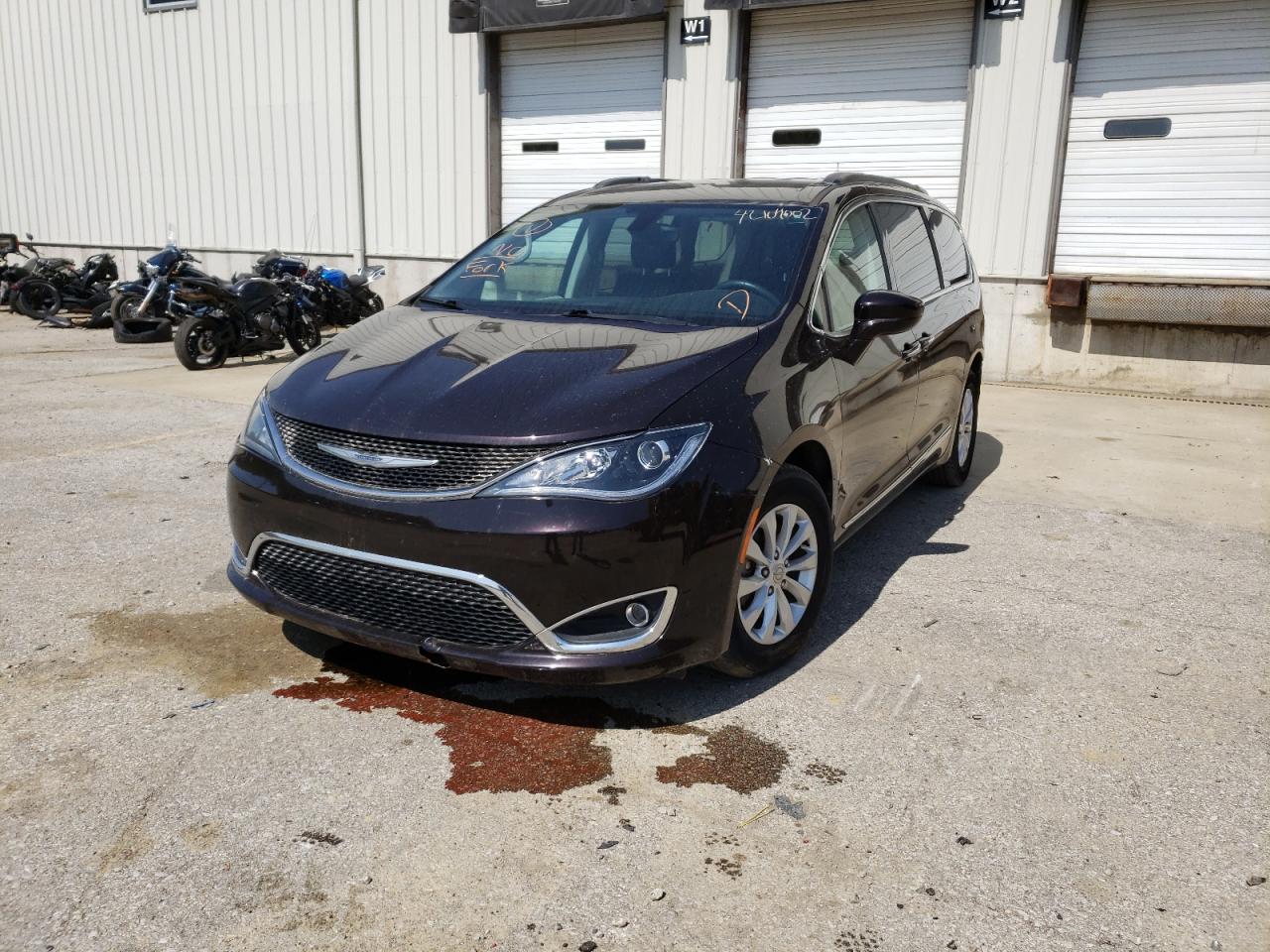Photo 2 from auction – 2017 CHRYSLER PACIFICA T with VIN 2C4RC1BG6HR594643