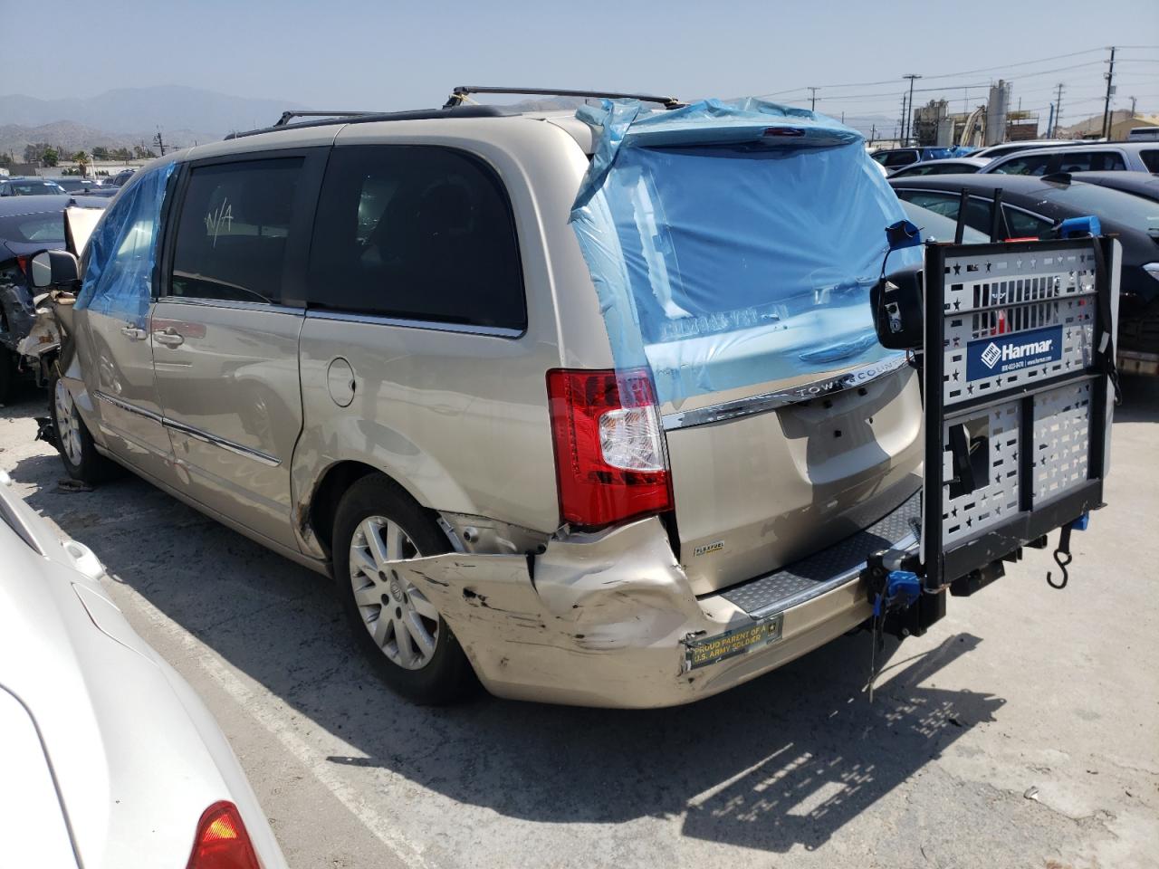 Photo 3 from auction – 2014 CHRYSLER TOWN & COU with VIN 2C4RC1BG4ER435812