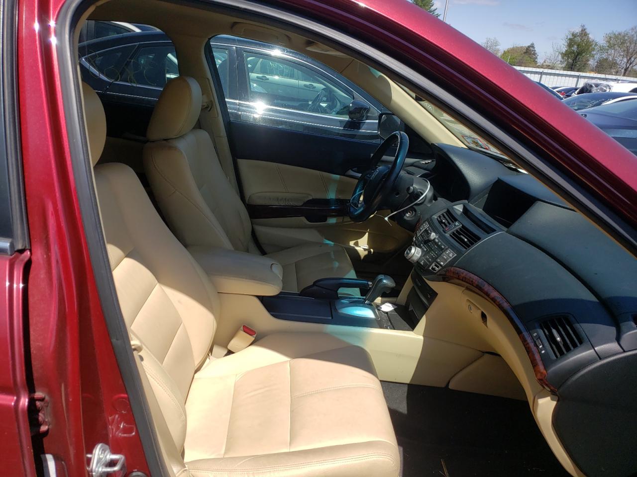 Photo 5 from auction – 2011 HONDA ACCORD CRO with VIN 5J6TF2H58BL003411