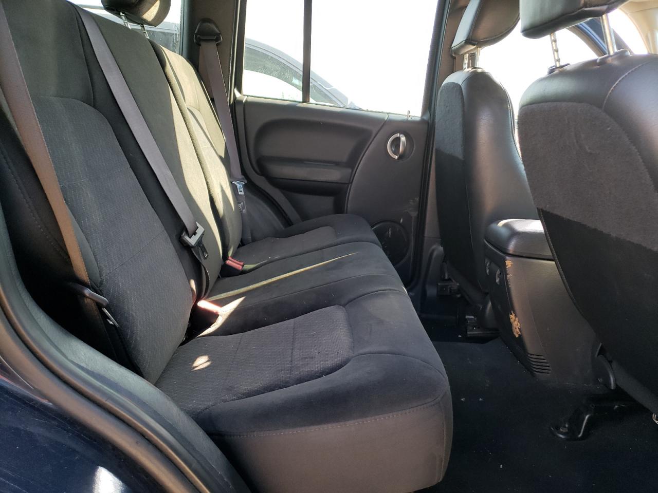 Photo 6 from auction – 2003 JEEP LIBERTY LI with VIN 1J4GL58K33W657959