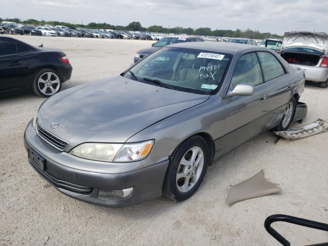 Photo 2 from auction – 2001 LEXUS ES 300 with VIN JT8BF28G615110266