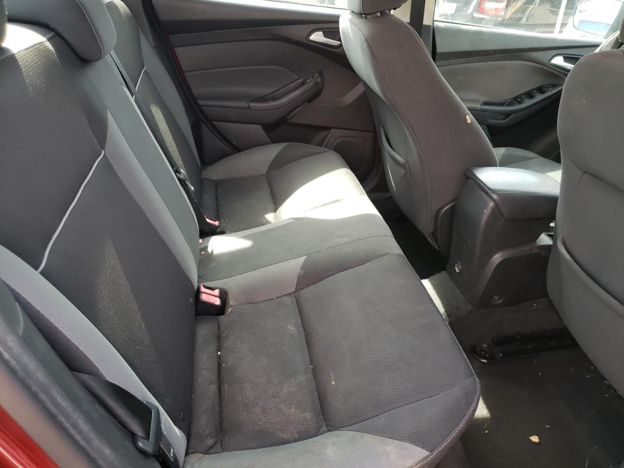 Photo 6 from auction – 2014 FORD FOCUS SE with VIN 1FADP3F23EL163518