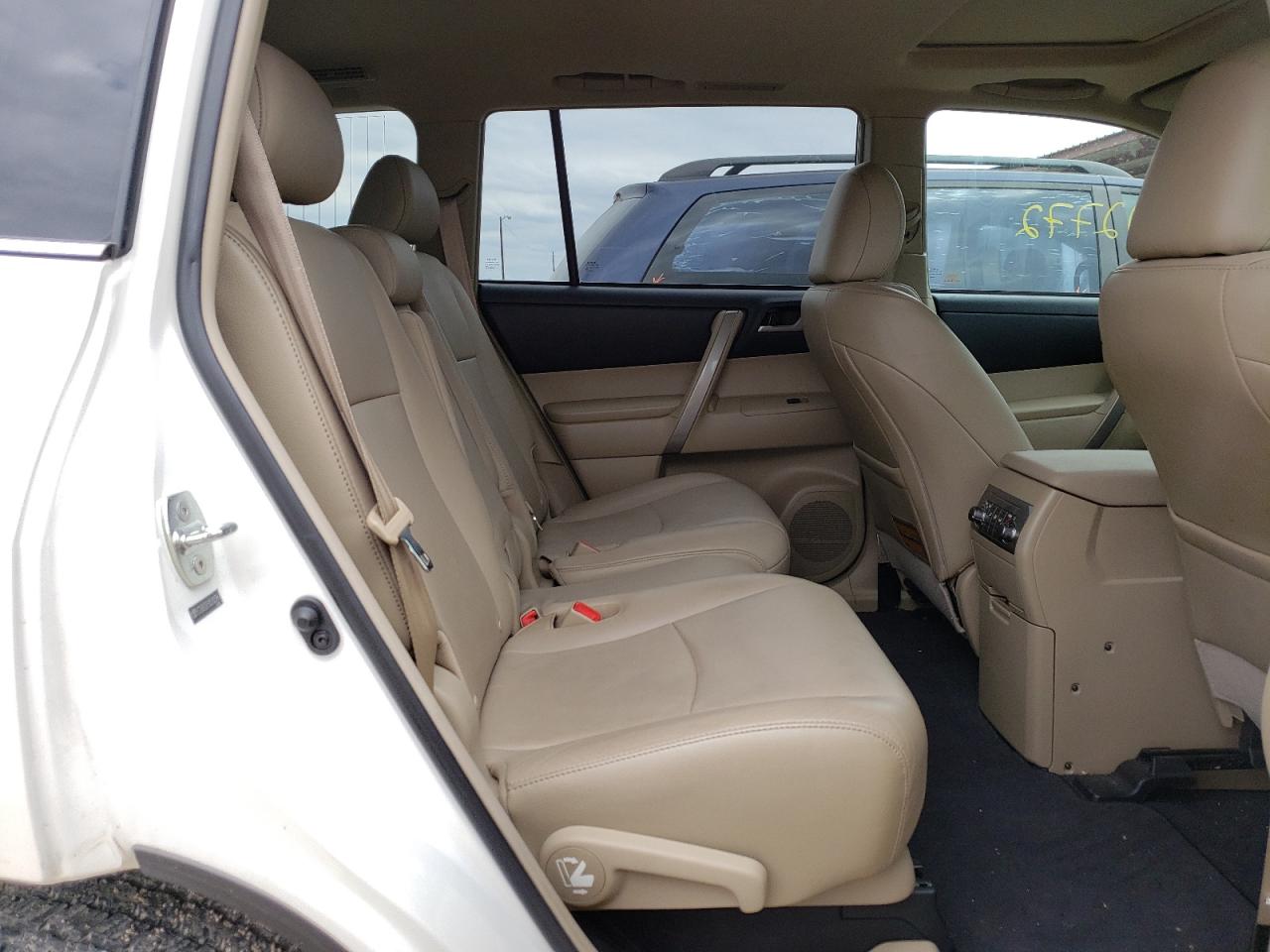 Photo 6 from auction – 2013 TOYOTA HIGHLANDER with VIN 5TDZK3EH1DS103948