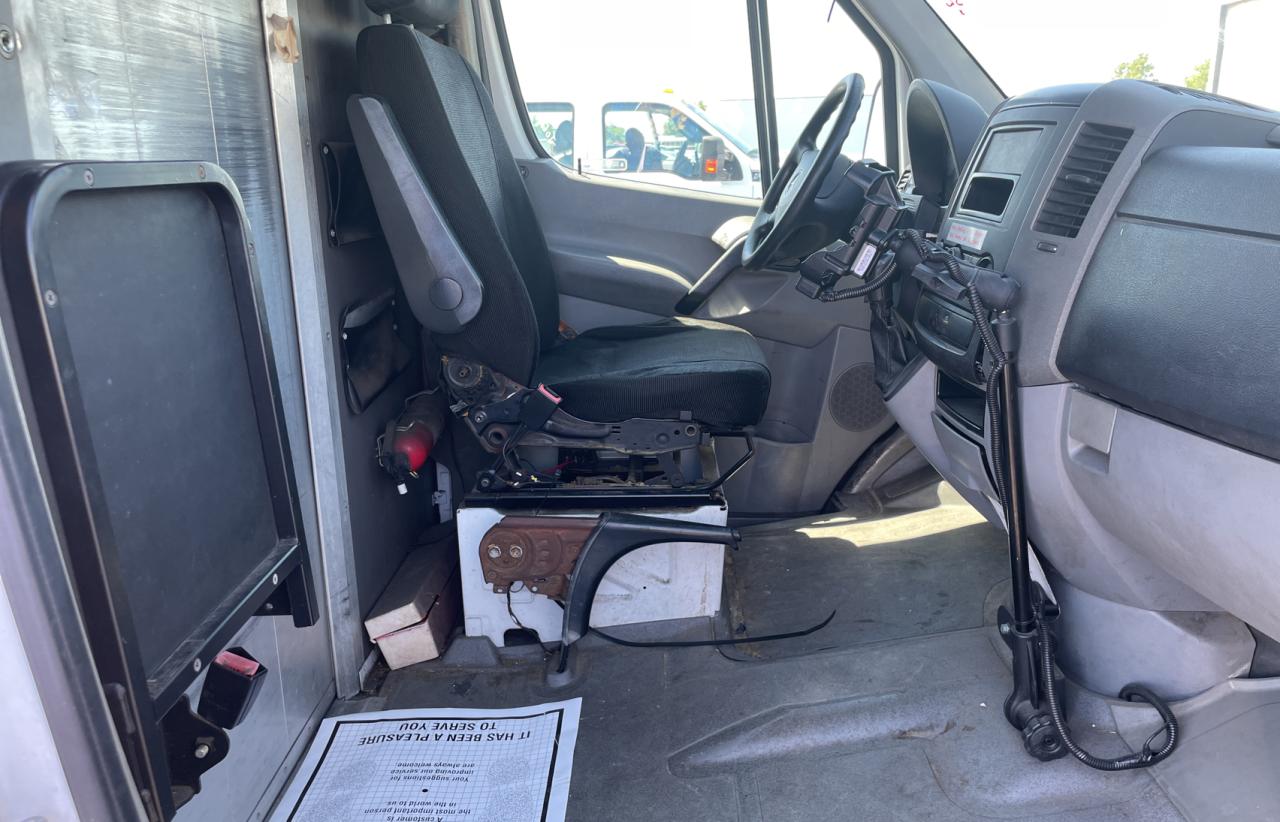 Photo 5 from auction – 2011 MERCEDES-BENZ SPRINTER 2 with VIN WD3PE8CBXB5589585