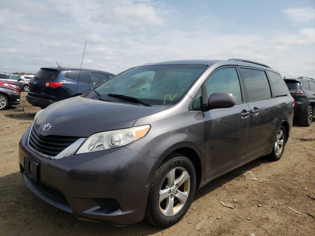 Photo 2 from auction – 2012 TOYOTA SIENNA LE with VIN 5TDKK3DC1CS229930
