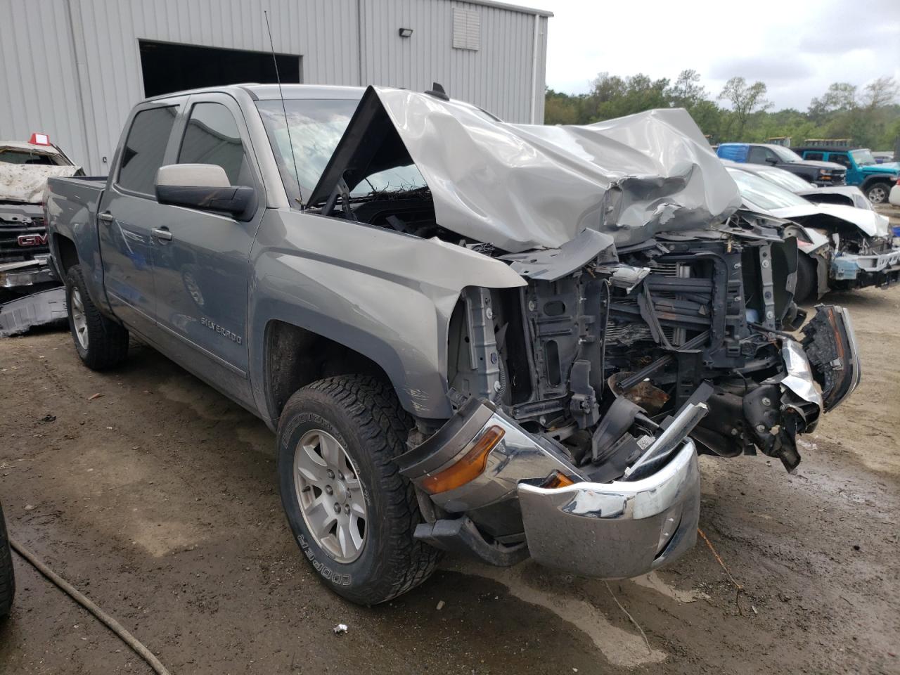 CHEVROLET SILVERADO 2017 with VIN 3GCUKREC4HG394712 - Photo from auction