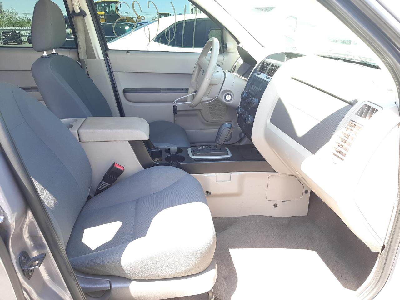 Photo 5 from auction – 2008 FORD ESCAPE XLS with VIN 1FMCU92Z78KE60267