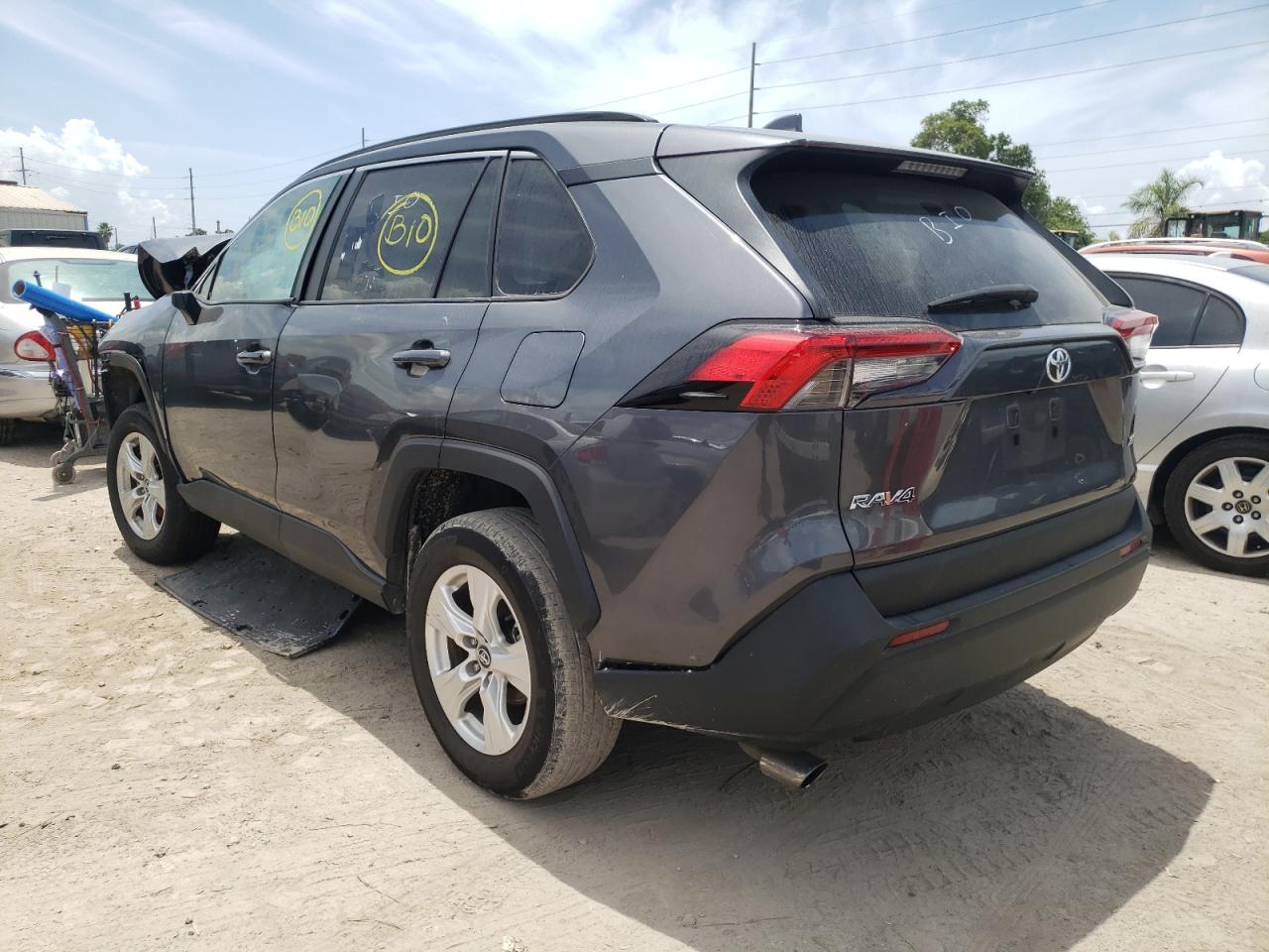 Photo 3 from auction – 2021 TOYOTA RAV4 XLE with VIN 2T3W1RFV4MC102354