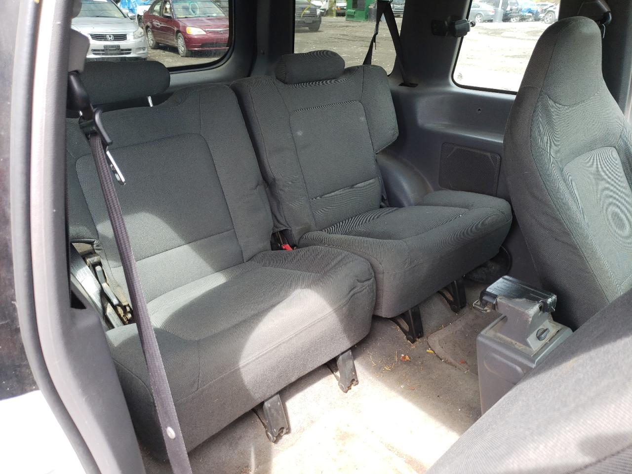 Photo 6 from auction – 2001 FORD EXPLORER S with VIN 1FMYU70E71UB84063