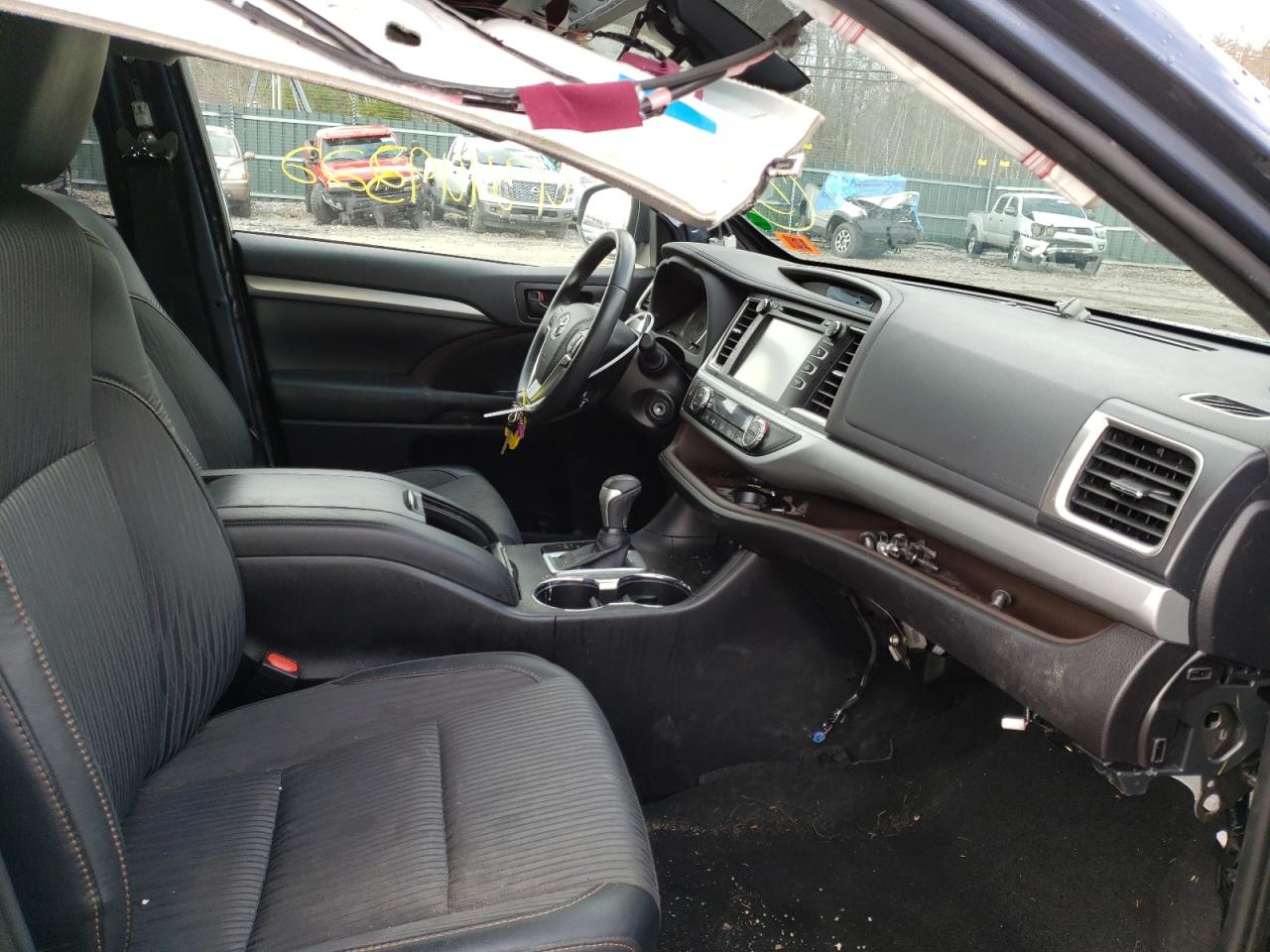 Photo 5 from auction – 2019 TOYOTA HIGHLANDER with VIN 5TDBZRFHXKS710037