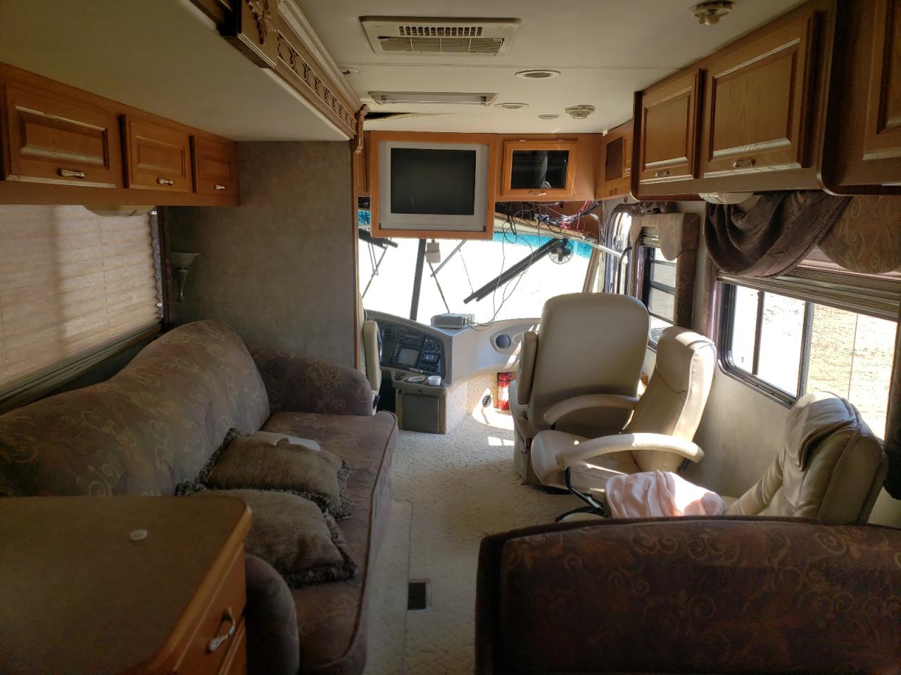 Photo 5 from auction – 2005 FREIGHTLINER CHASSIS B with VIN 4UZAAHBV65CU23546