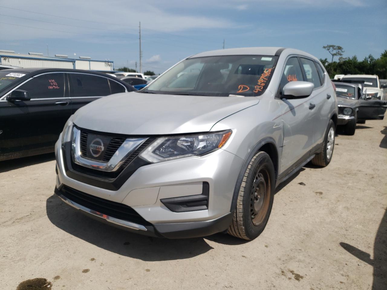 Photo 2 from auction – 2017 NISSAN ROGUE S with VIN JN8AT2MT8HW401935