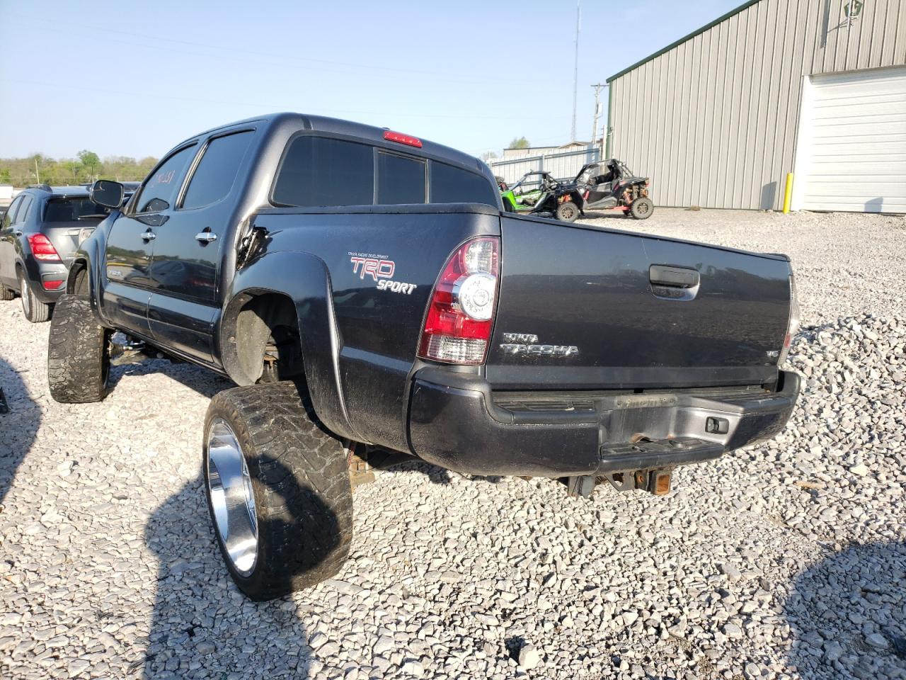 Photo 3 from auction – 2011 TOYOTA TACOMA DOU with VIN 3TMLU4EN6BM067375