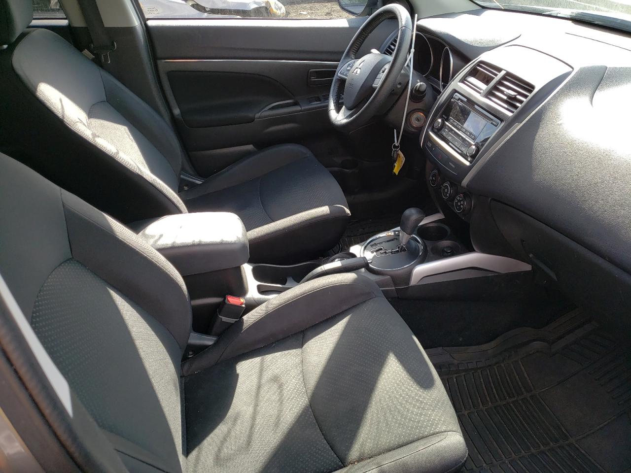 Photo 5 from auction – 2014 MITSUBISHI OUTLANDER with VIN 4A4AR3AU0EE021477
