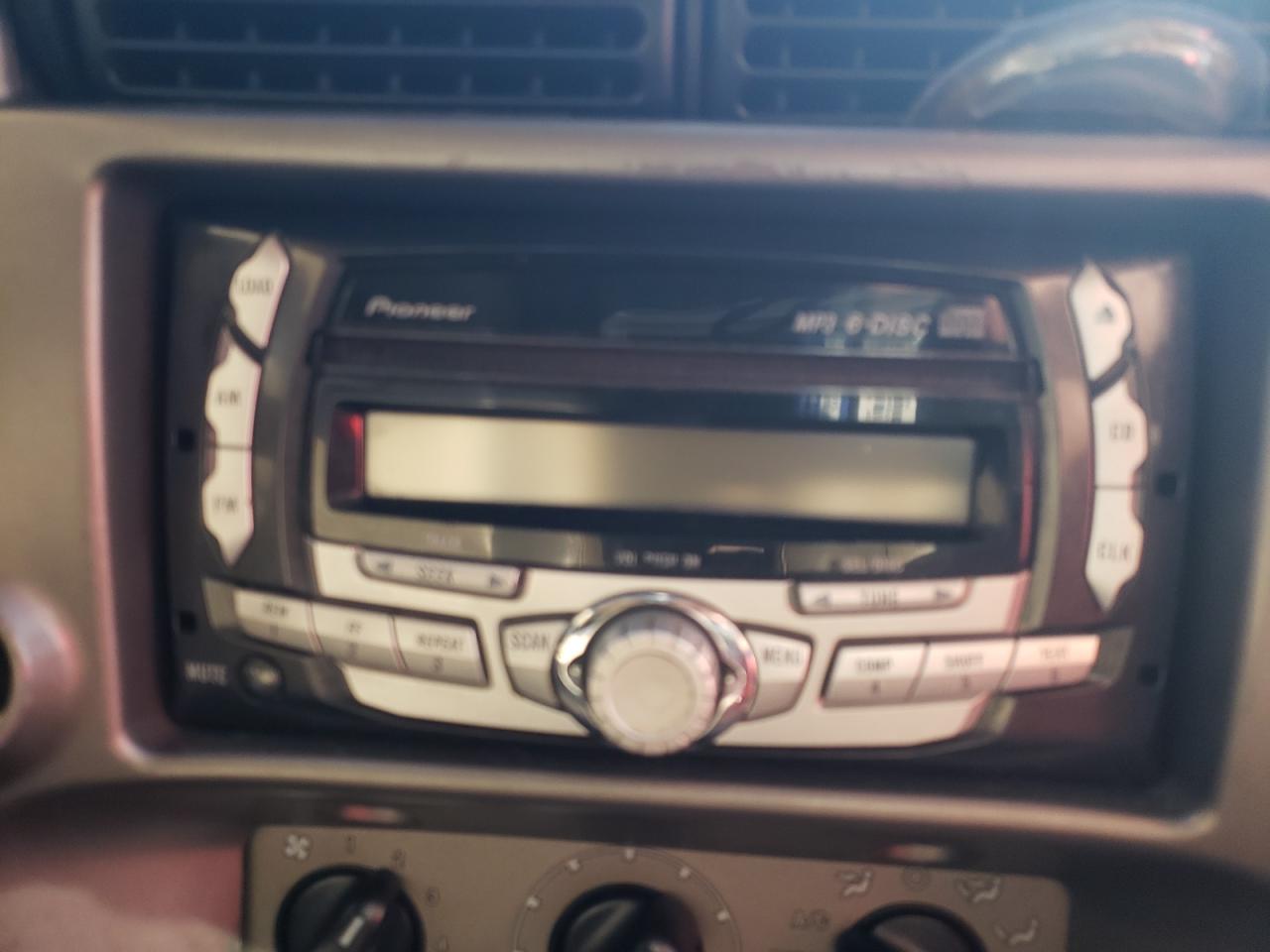 Photo 9 from auction – 2005 FORD EXPLORER with VIN 1FMDU67K65UA43611