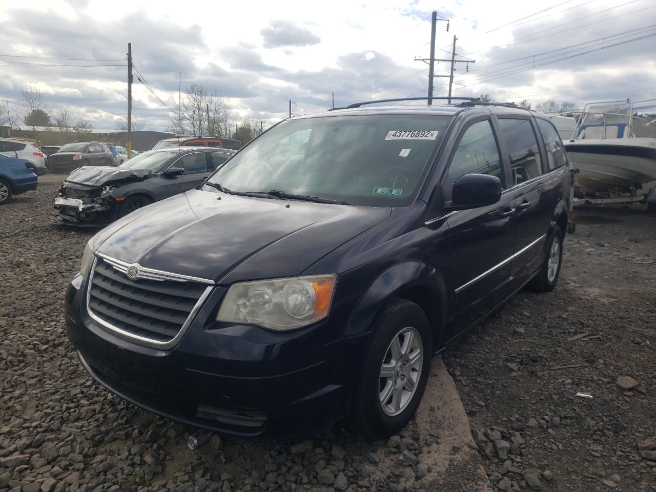 Photo 2 from auction – 2010 CHRYSLER TOWN & COU with VIN 2A4RR8D1XAR481102