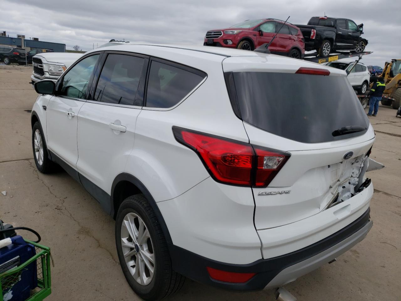 Photo 3 from auction – 2019 FORD ESCAPE SE with VIN 1FMCU9GD2KUA96977